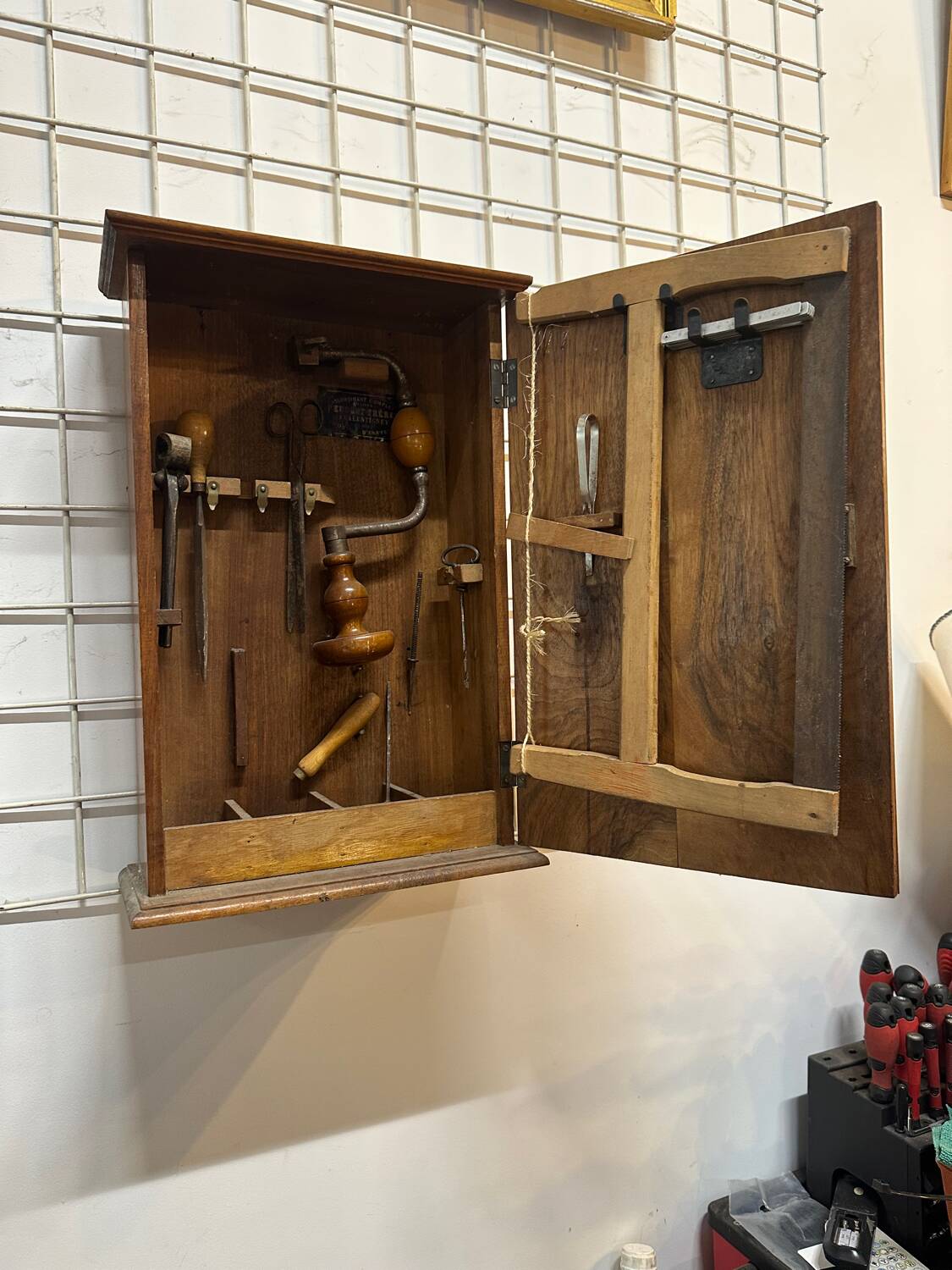 Petite armoire d’outillage