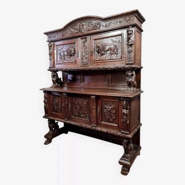 Buffet deux corps style Renaissance en noyer massif vers 1850