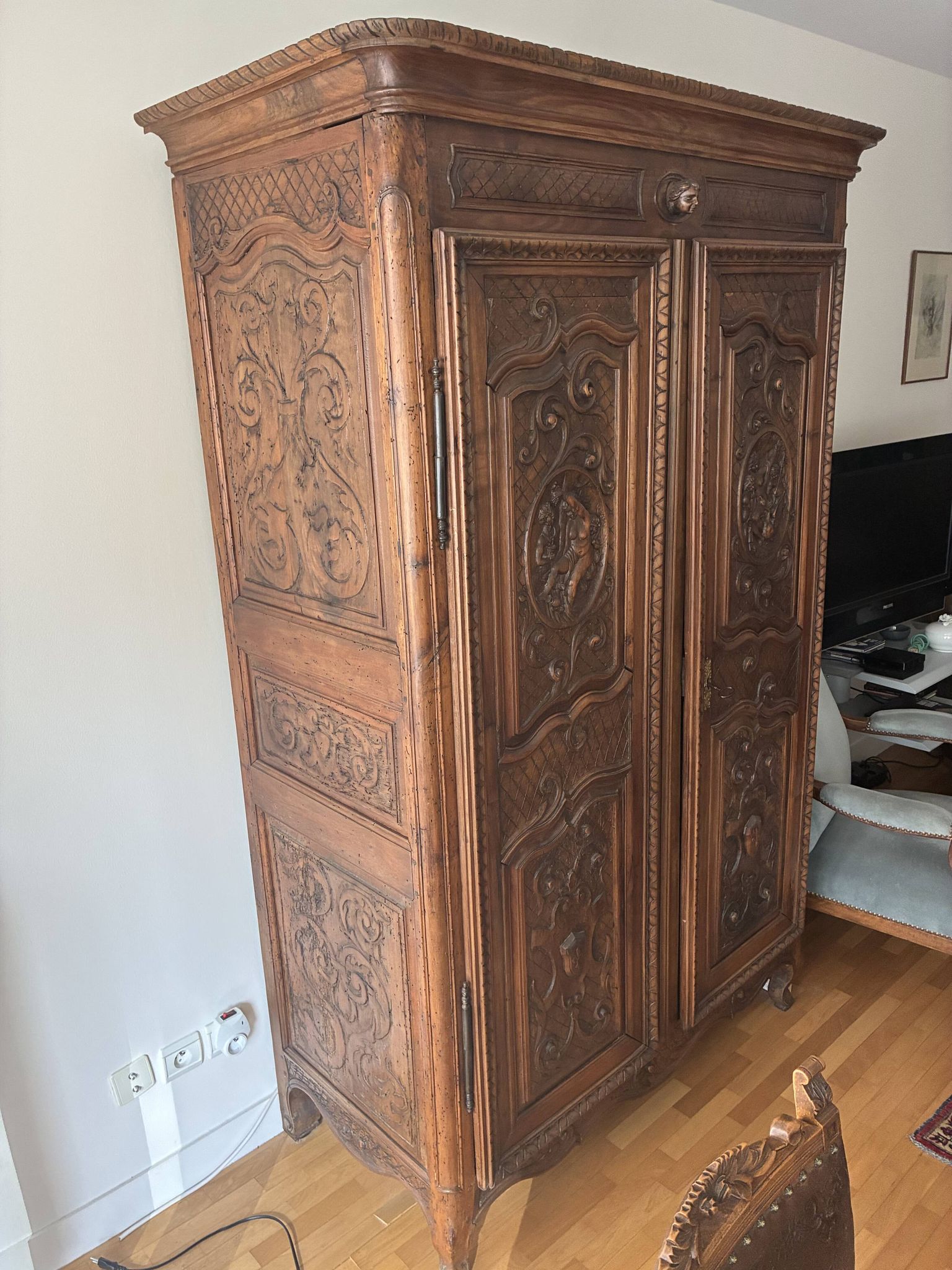 Armoire décorée