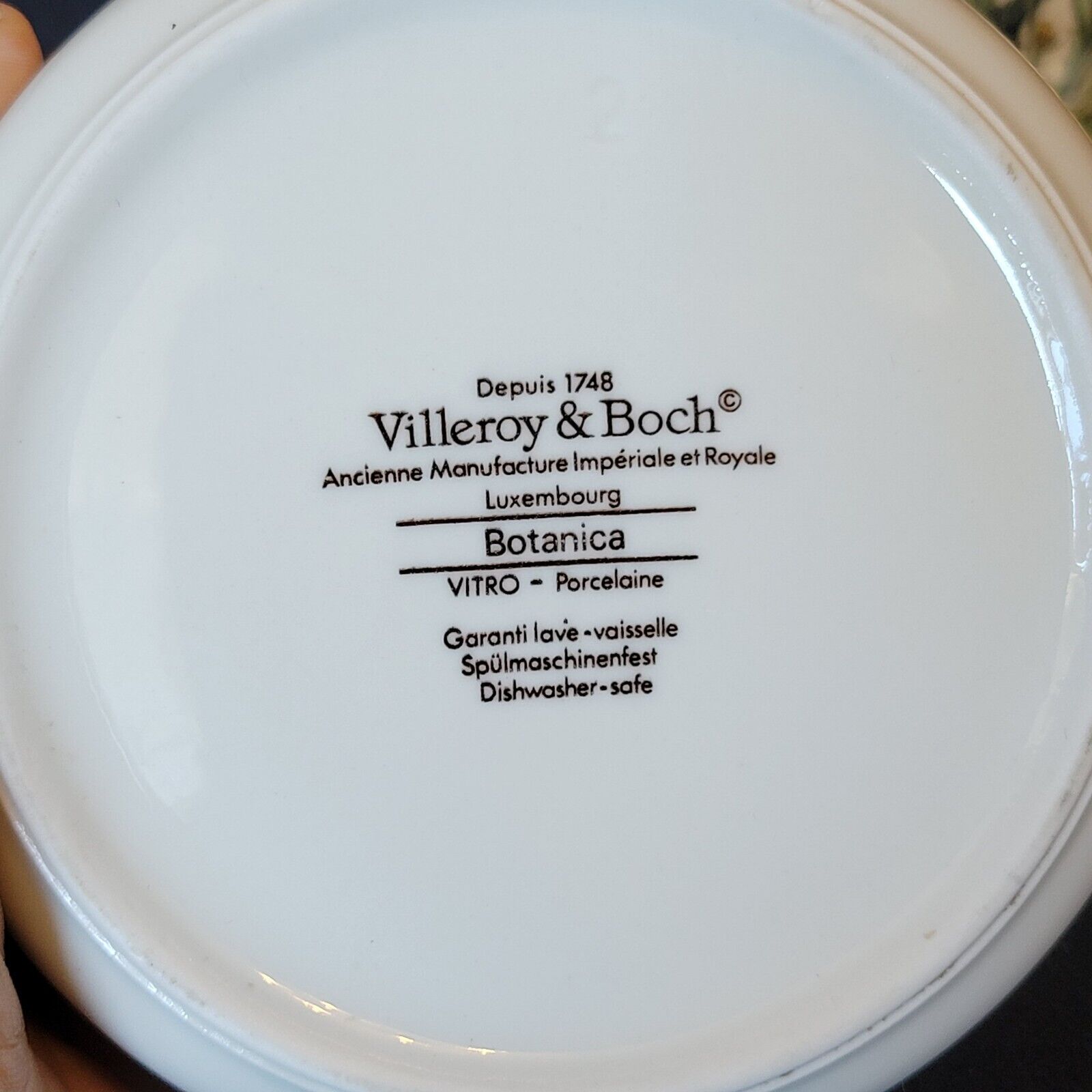 Round porcelain box Villeroy & Boch Botanica Agrimonia Eupatora collection