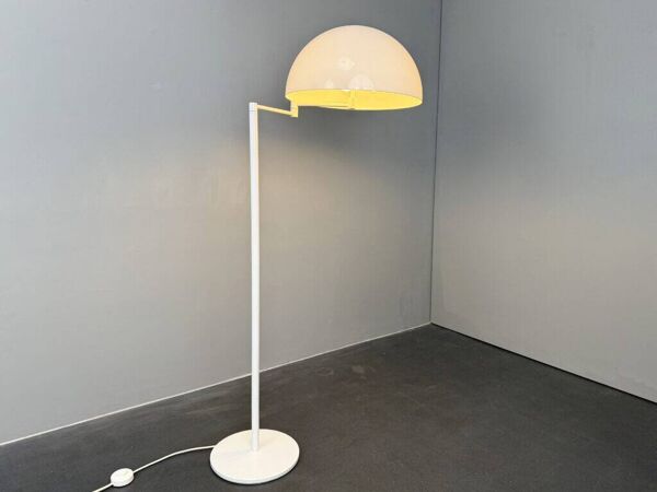 Lampadaire avec bras pivotant par Cosack Leuchten, Allemagne, années 1970.