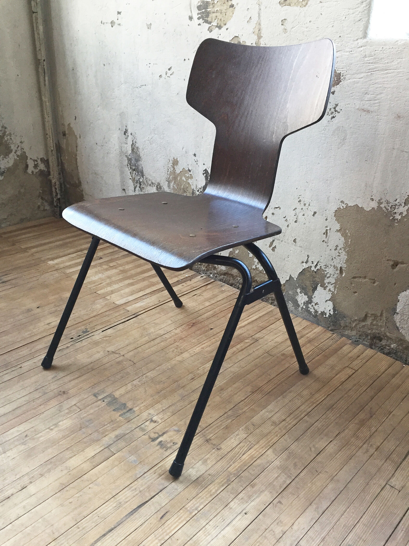 Set de 6 chaises "Marteau" acajou thermomoulé