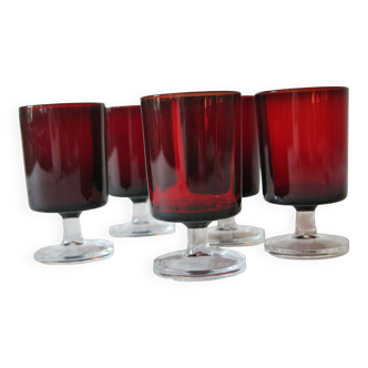 6 small Arcoroc ruby cavalier glasses in very good condition.