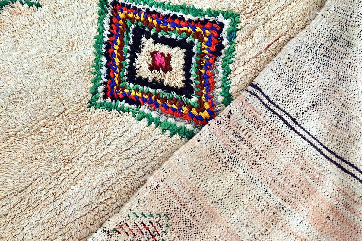 Vintage Boujaad Moroccan Berber rug 184 x 126 cm