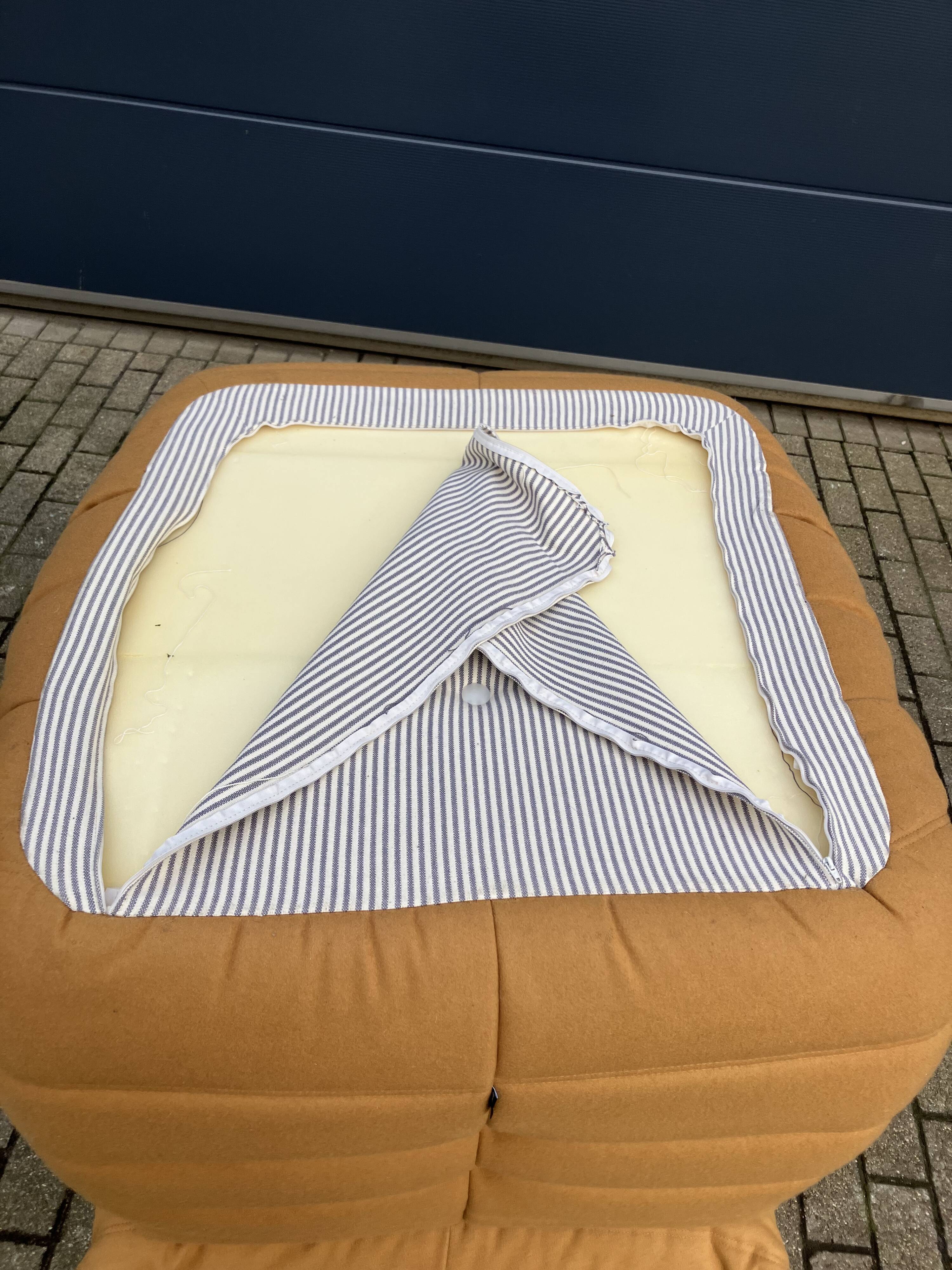 2x 100% authentic Ligne Roset Togo 1zits in NIEUWSTAAT!!