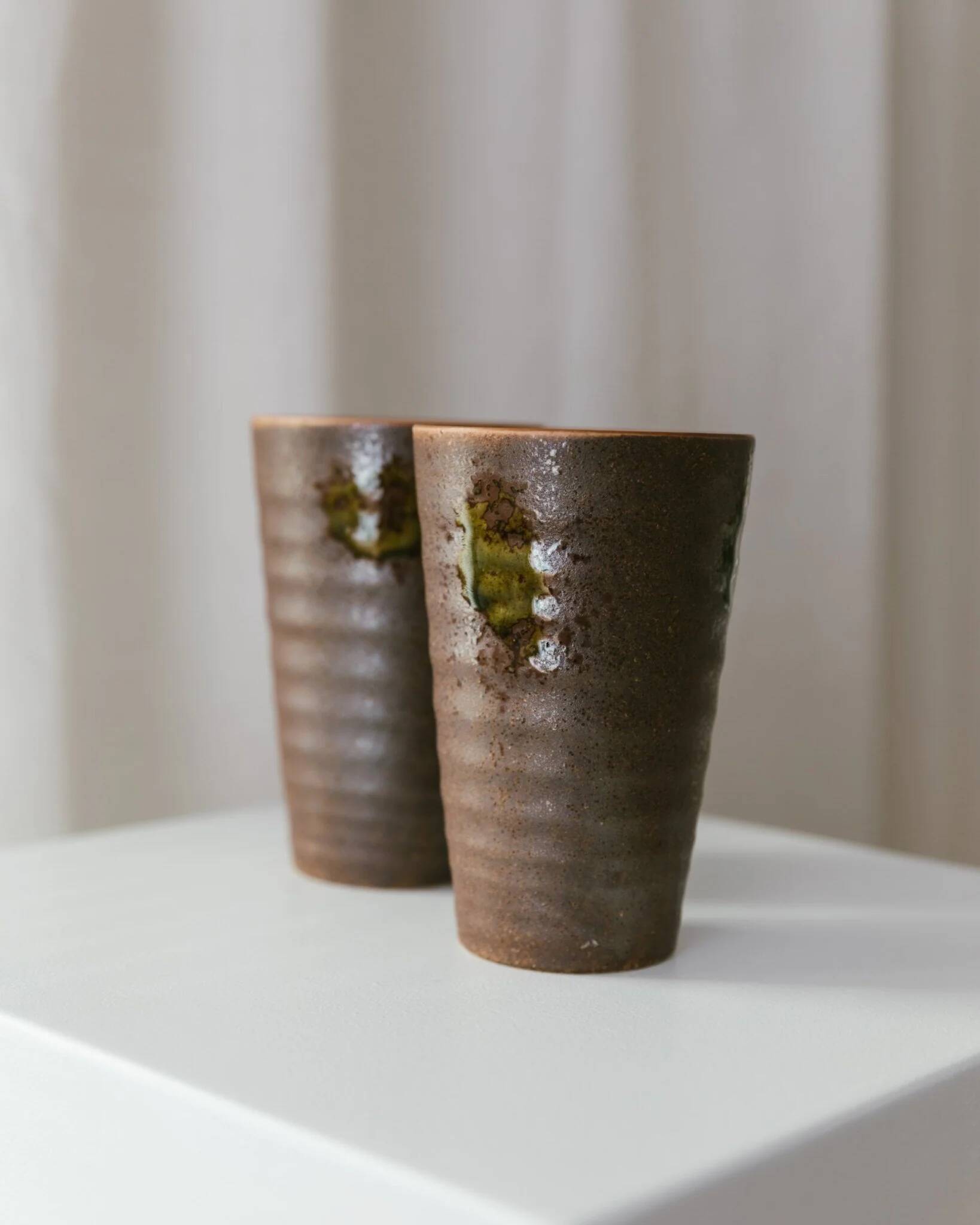 Set of 2 Vintage Stoneware Ceramic Mugs in Brown with Moss-Green Glaze by Matthias Jäckel Studio, Keramikhof Naunhof