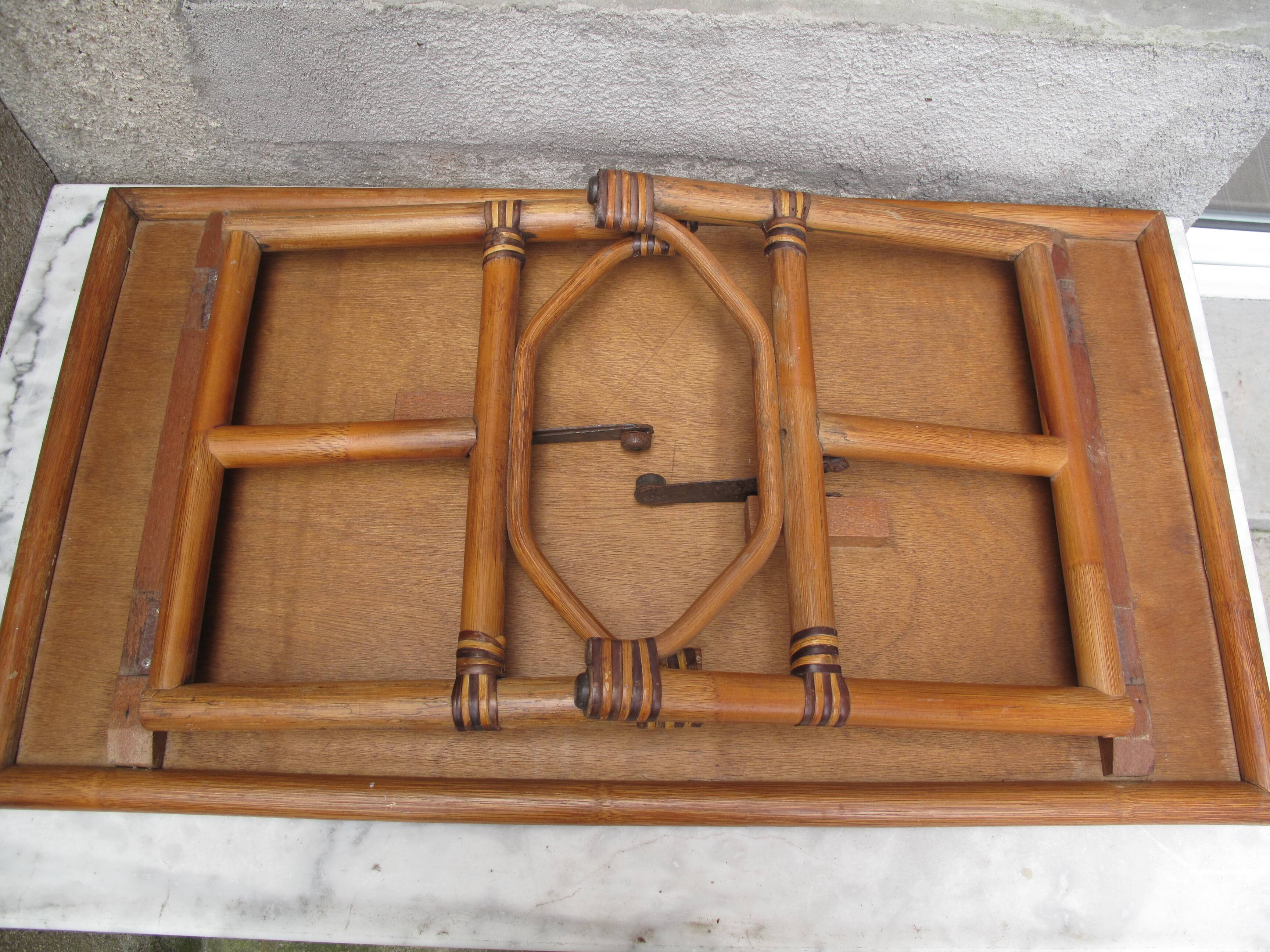 Folding rattan coffee table