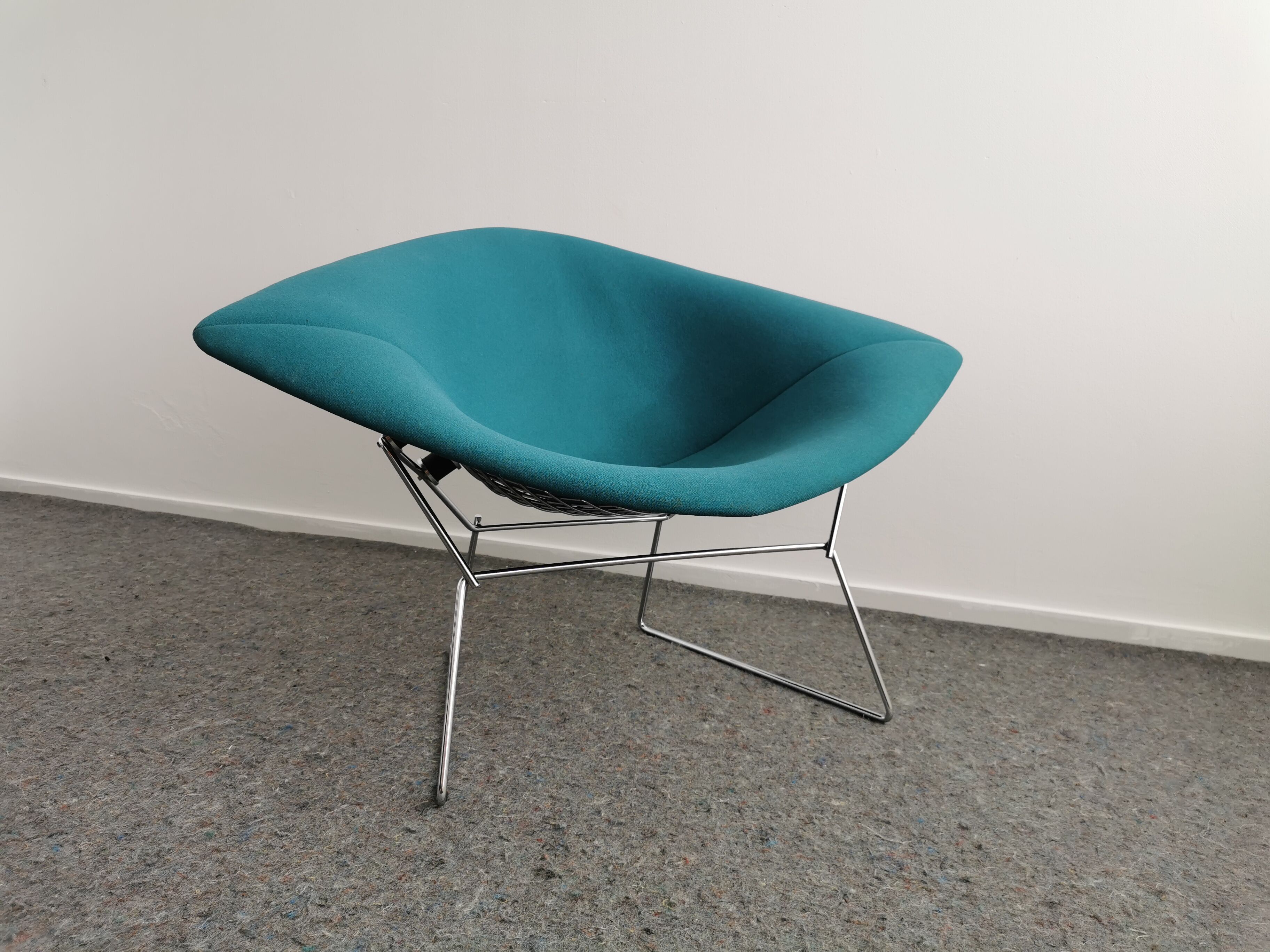 Diamond lounge armchairs by Harry Bertoia for Knoll