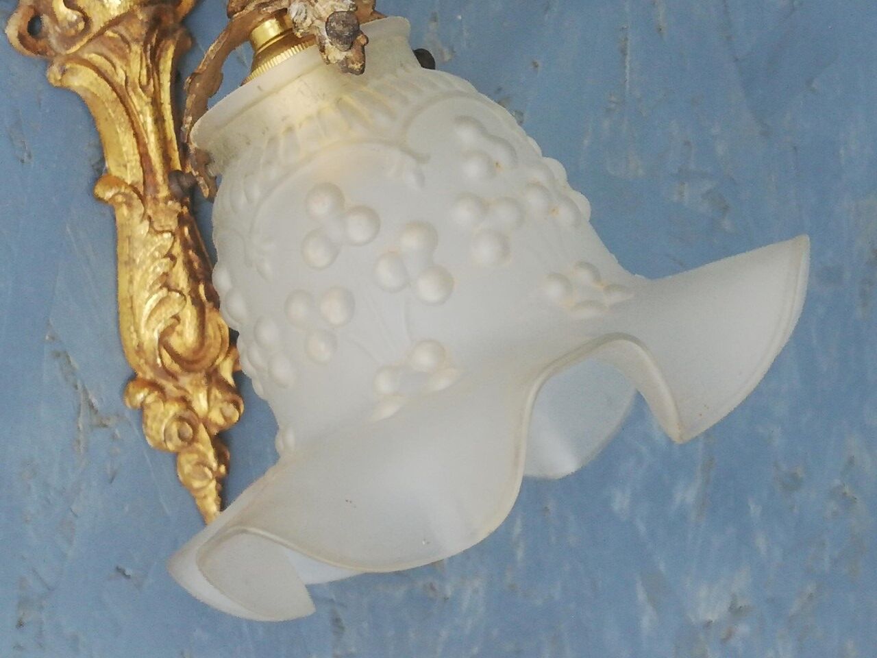 Wall lamp early twentieth in bronze and glass