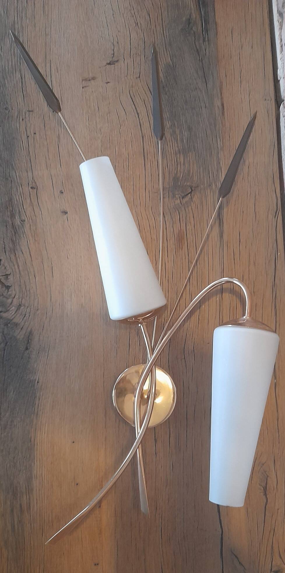 3 appliques vintage de Maison Lunel, 1950s en laiton avec opalines