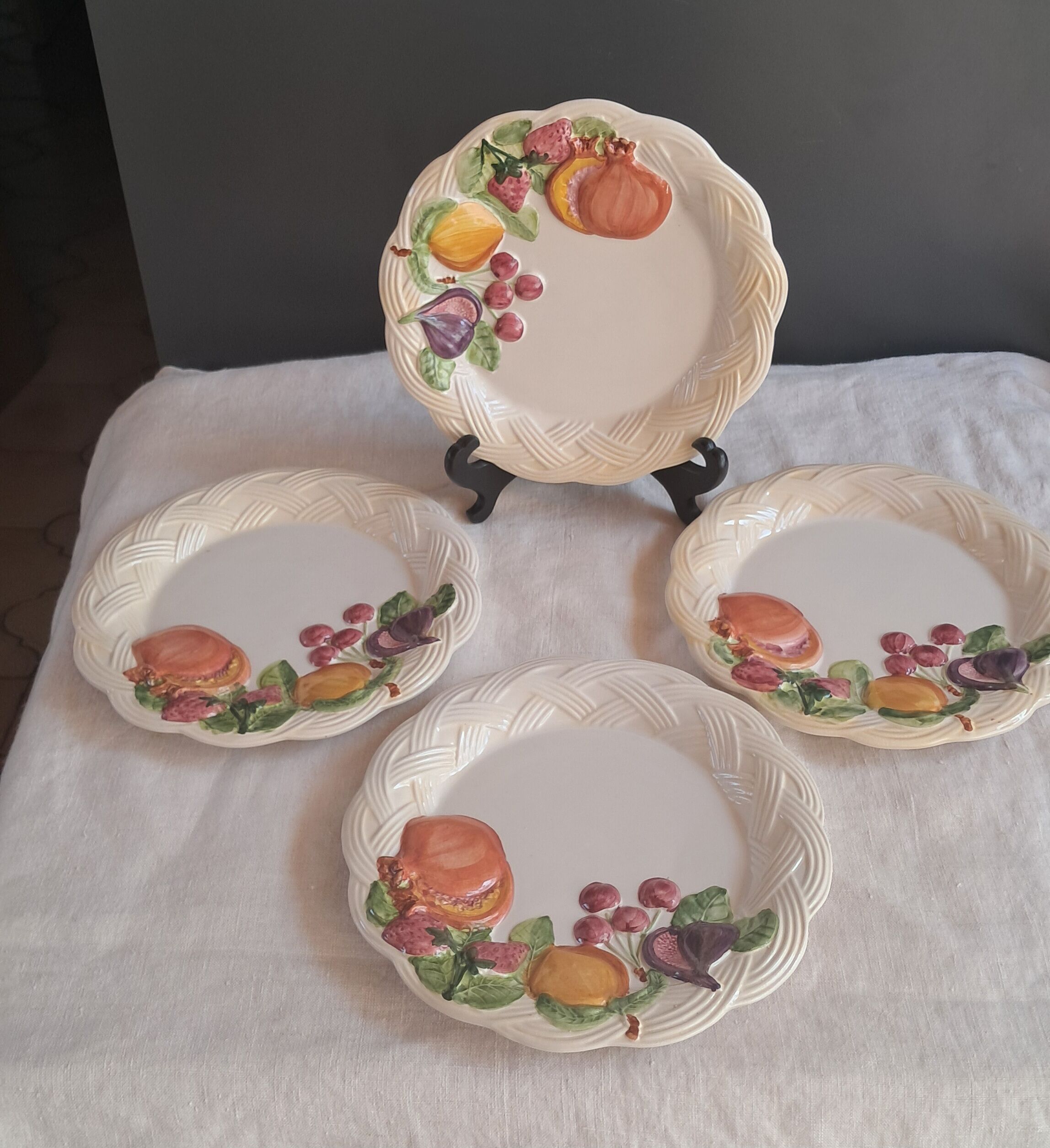 Assiettes à dessert en barbotine