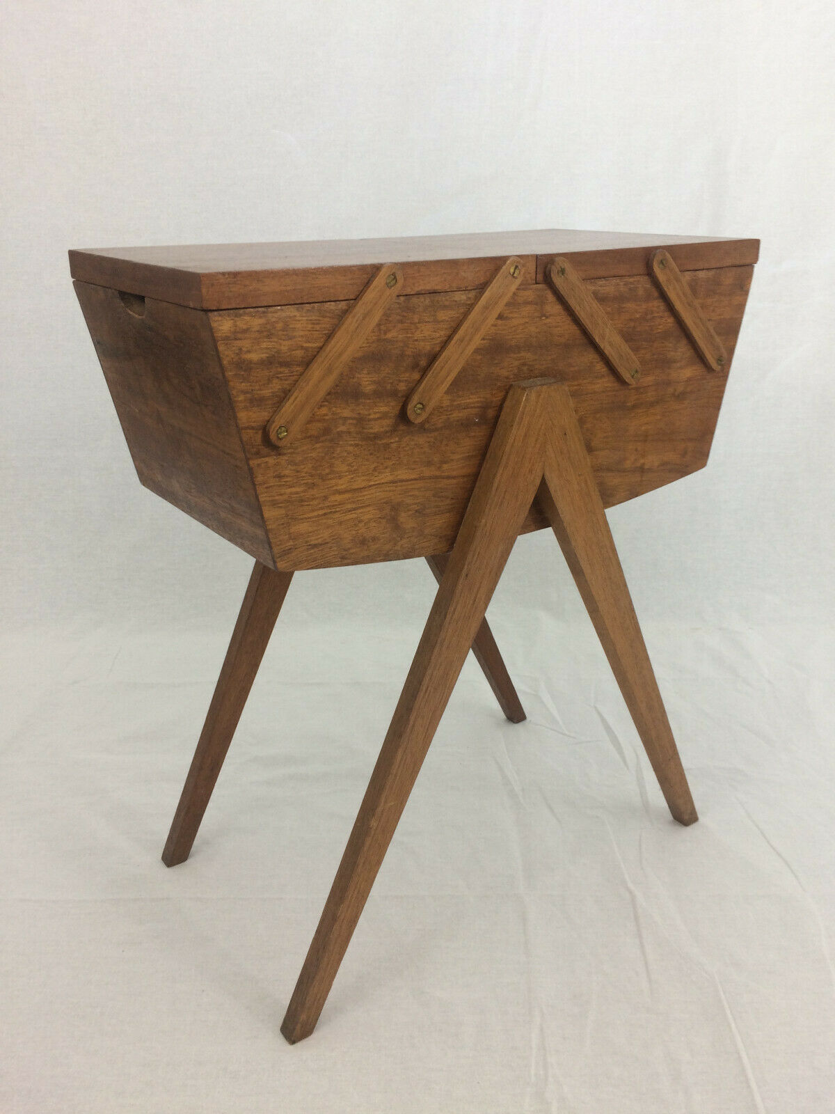 Sewing basket years 60
