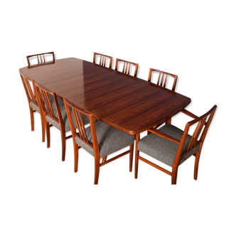 Table à manger et 8 chaises