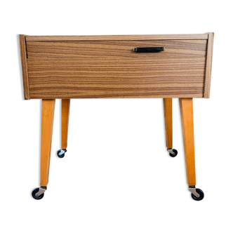 Vintage side table on wheels in formica and circa wood 60's/70's