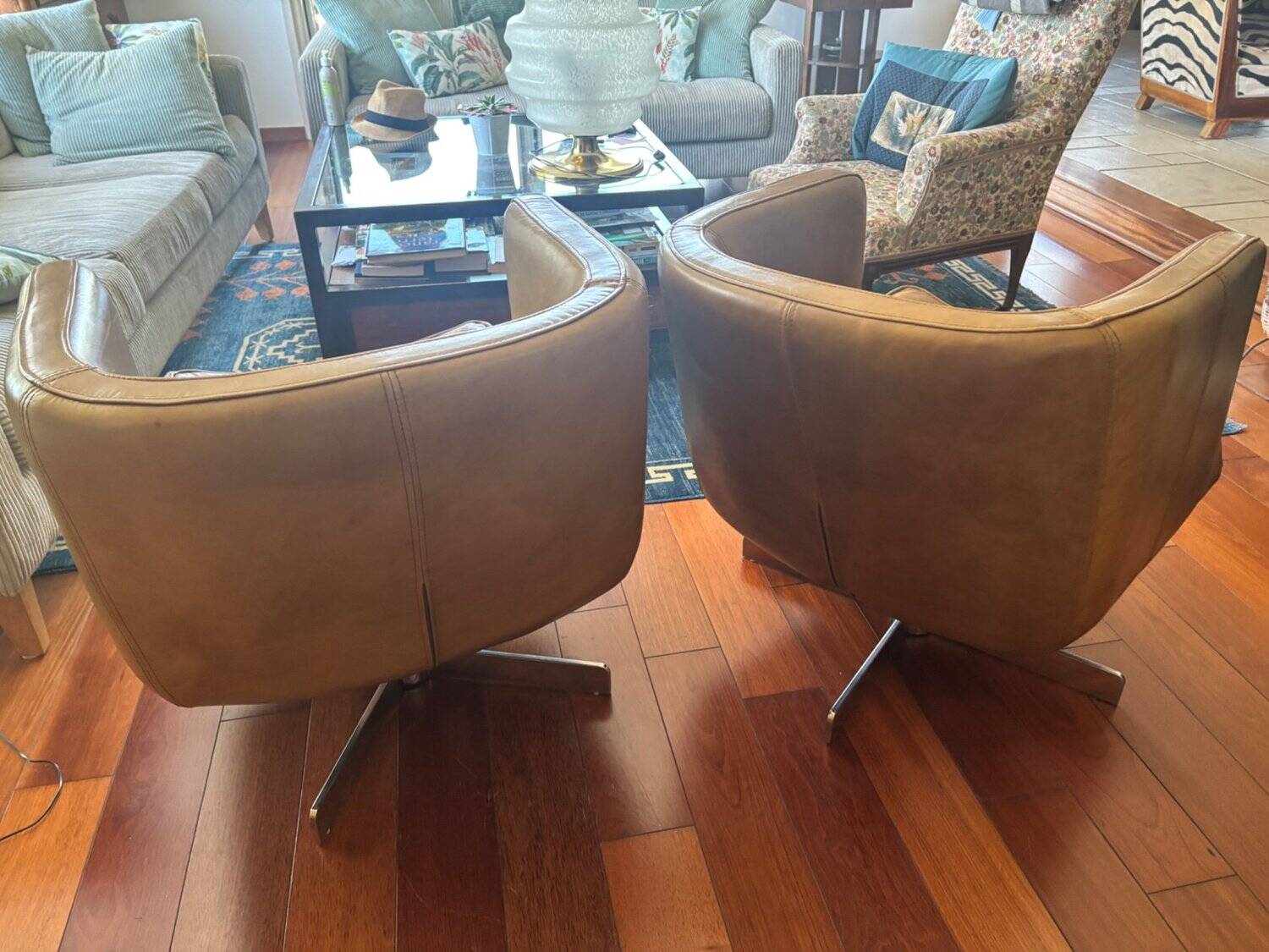 Paire de fauteuils pivotants Flamant cuir cognac, style Design 1970