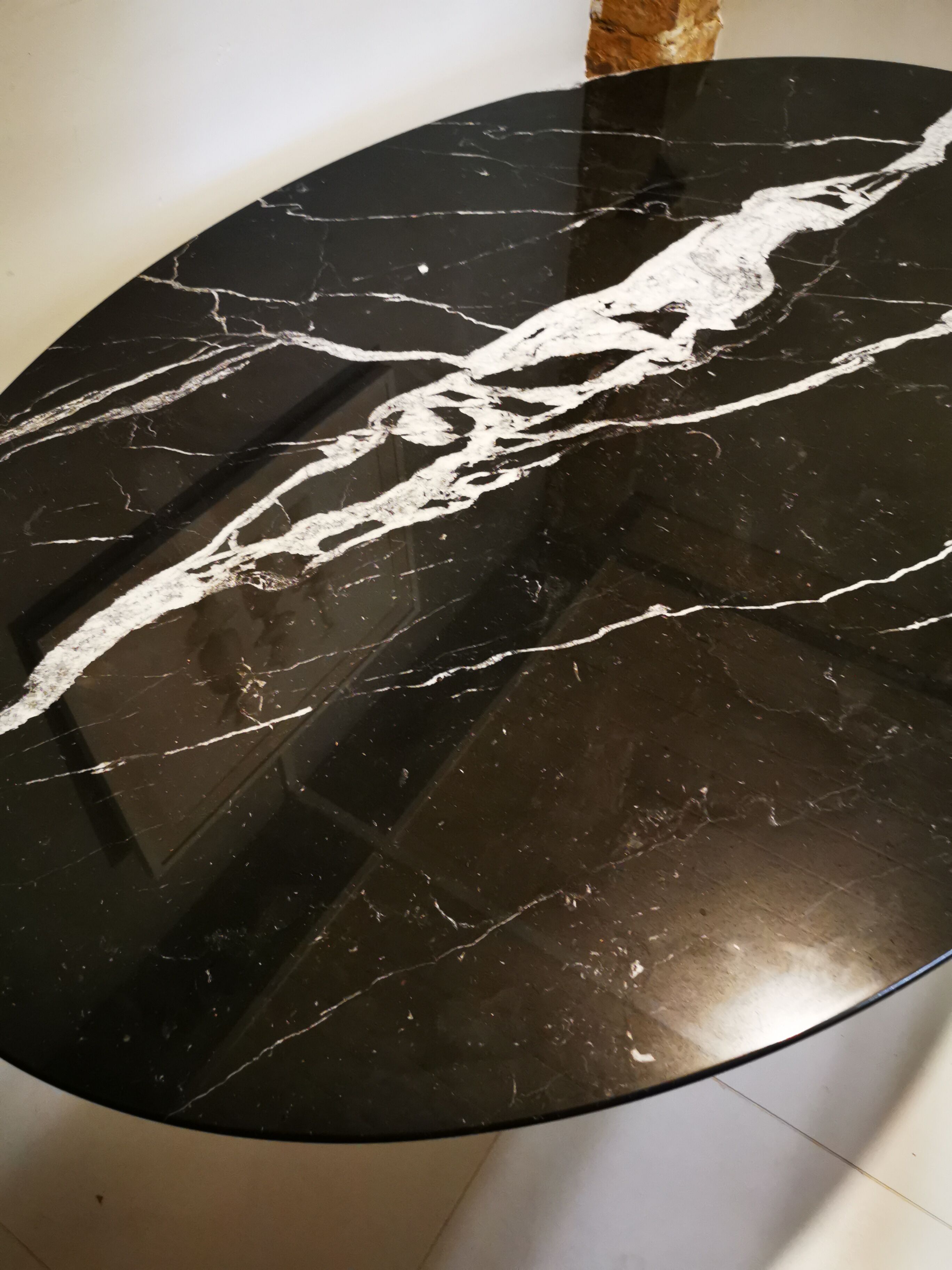 Table Eero Saarinen pour Knoll ovale 198 cm marbre noir marquina