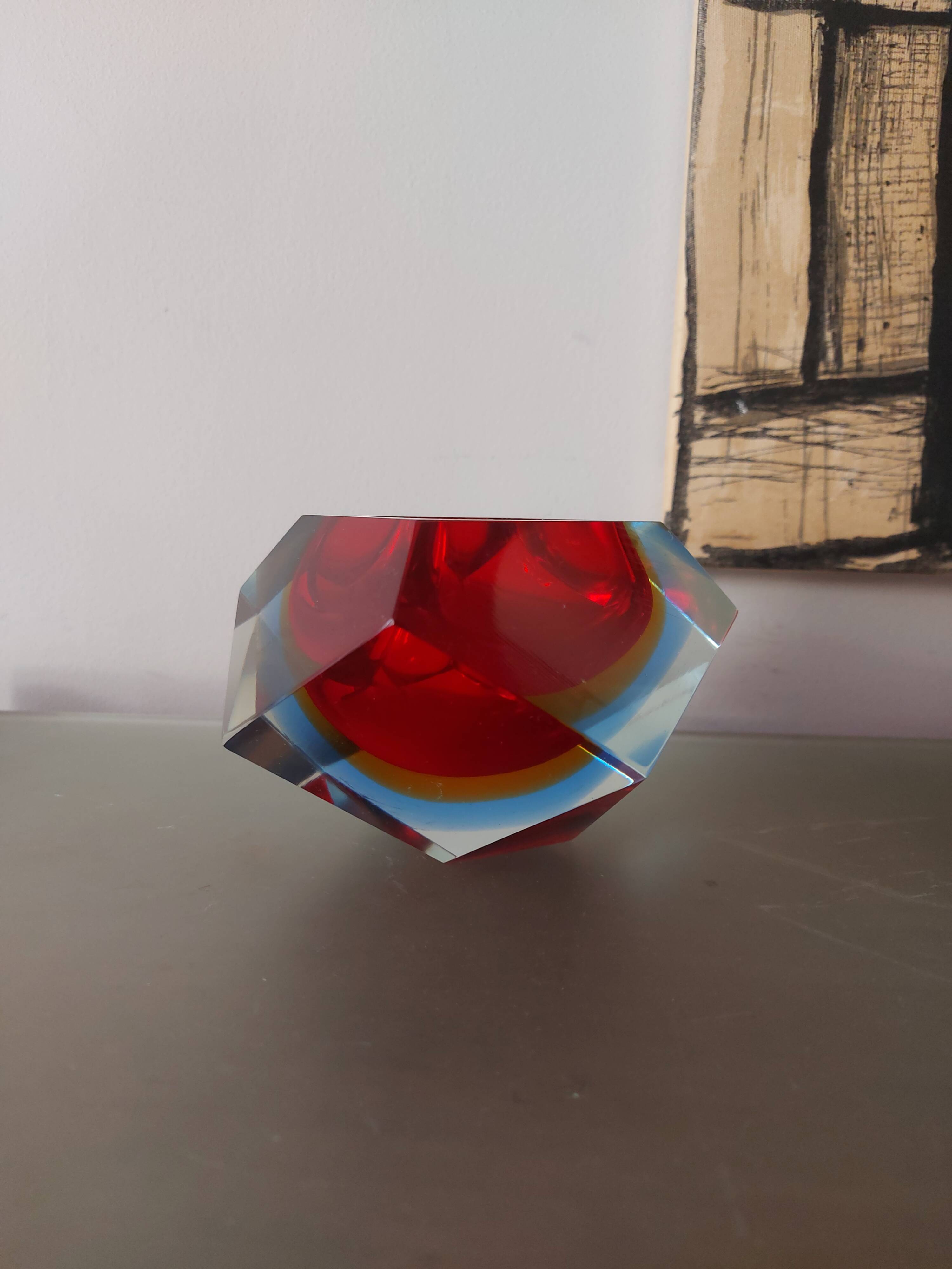 Empty pocket in Murano glass