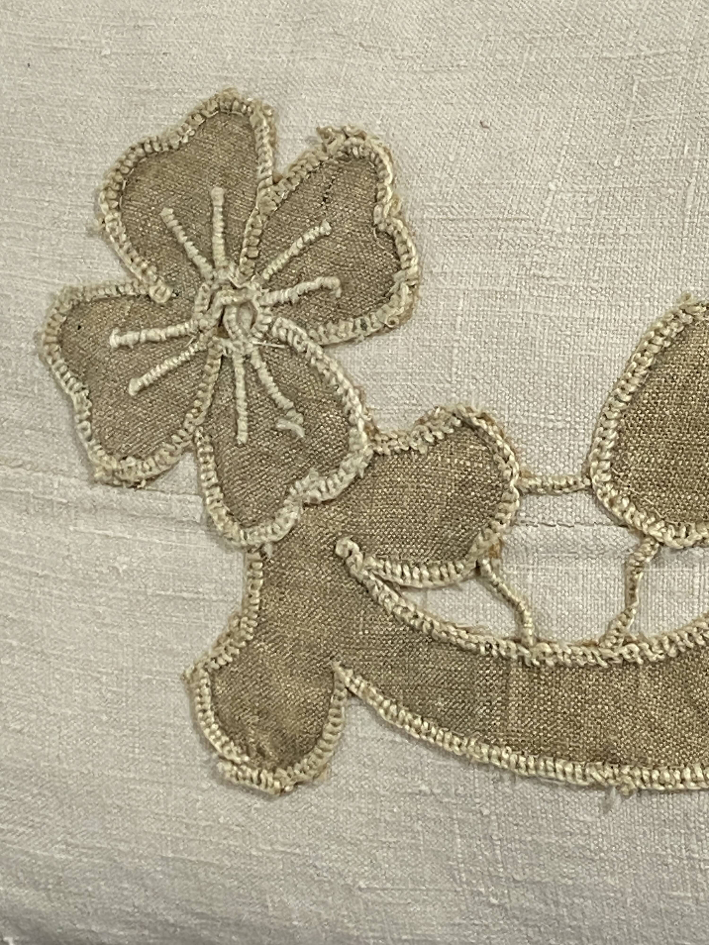 Cushion in vintage fabric with ornamentation