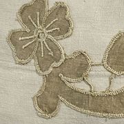 Coussin en toile ancienne avec ornement