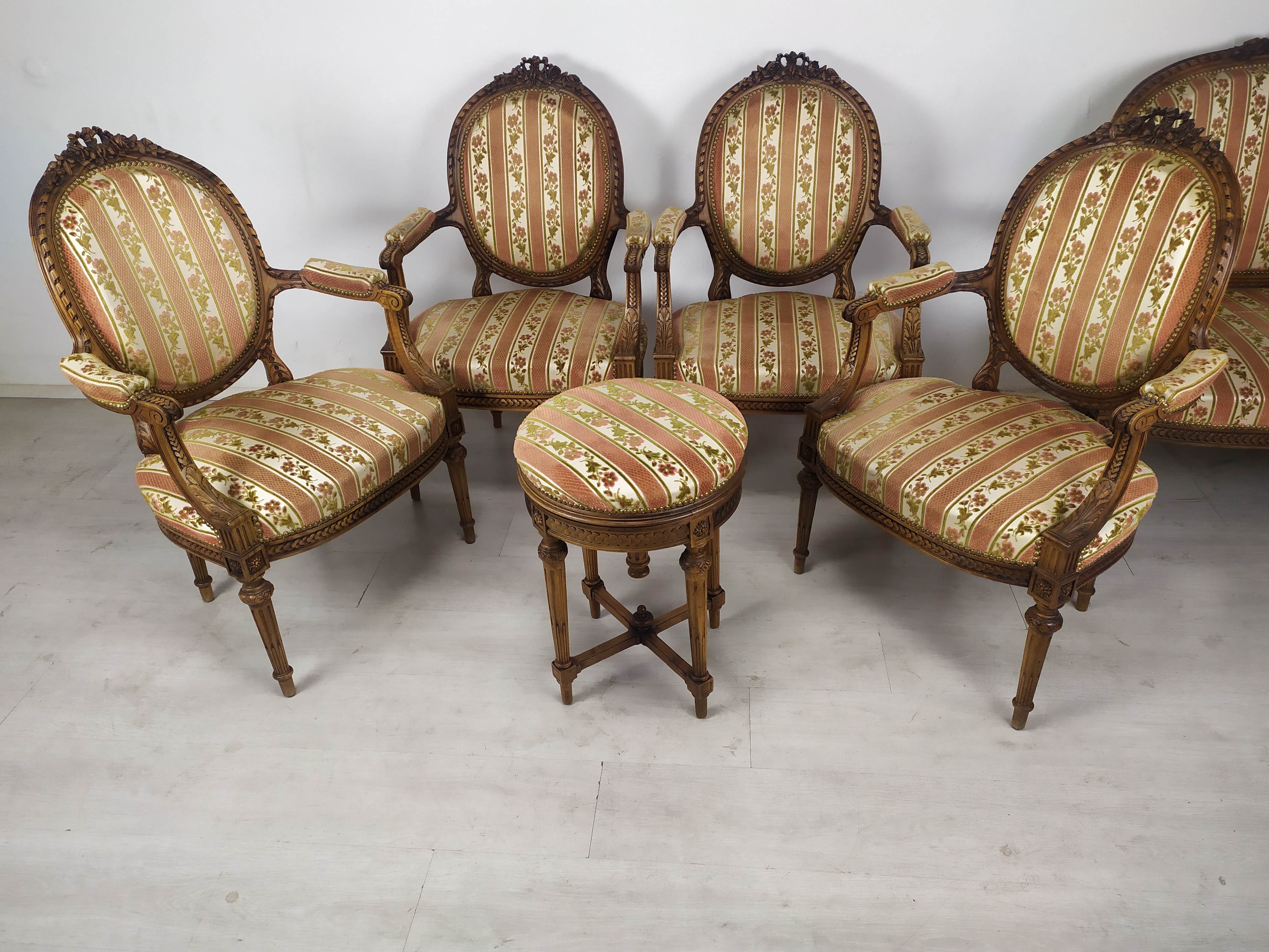 Lounge armchairs bench medallion