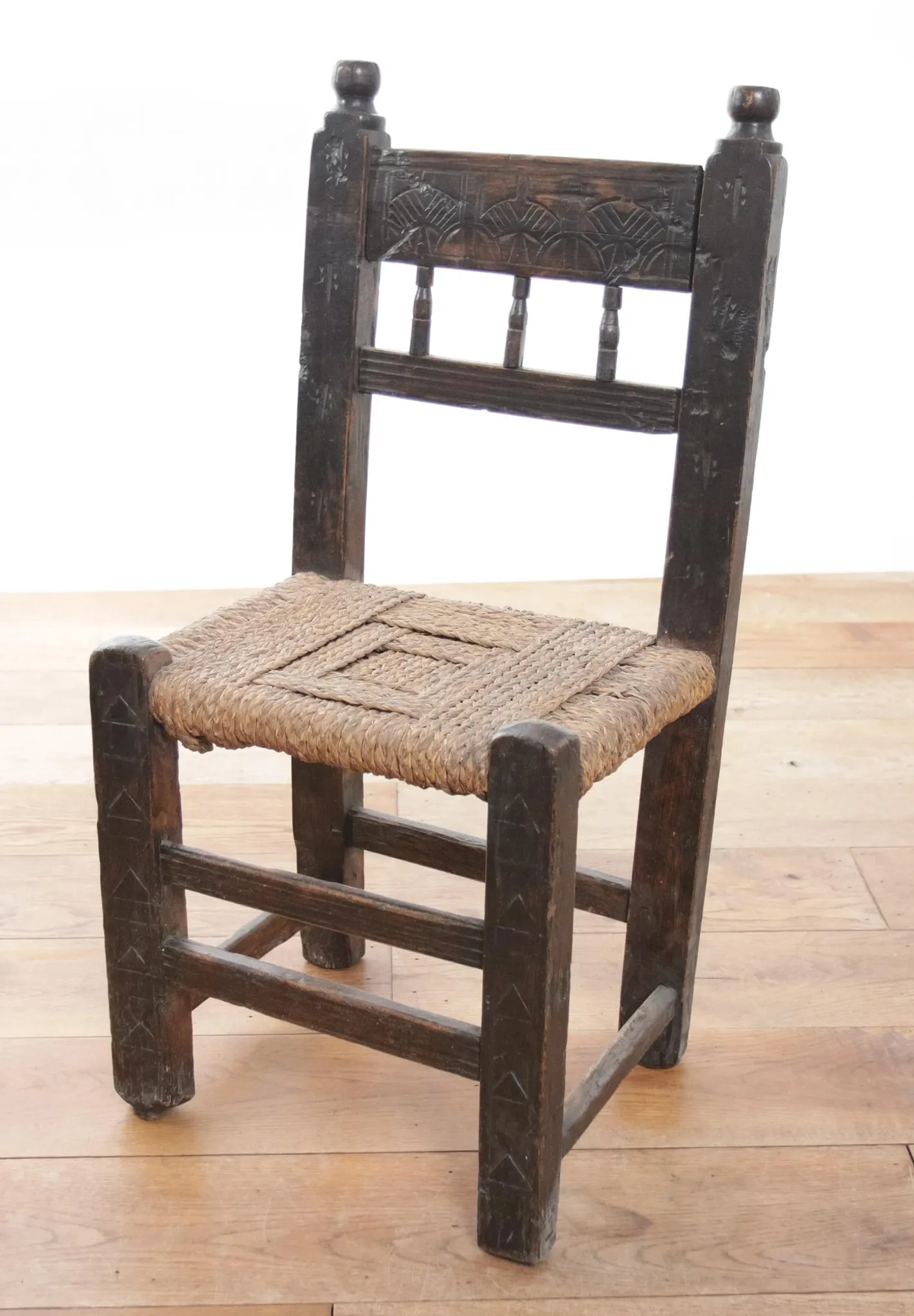 17th-century farmhouse chair with carved motifs – wabi sabi