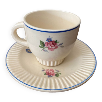 Tasse et soucoupe en faïence beige décor petites fleurs