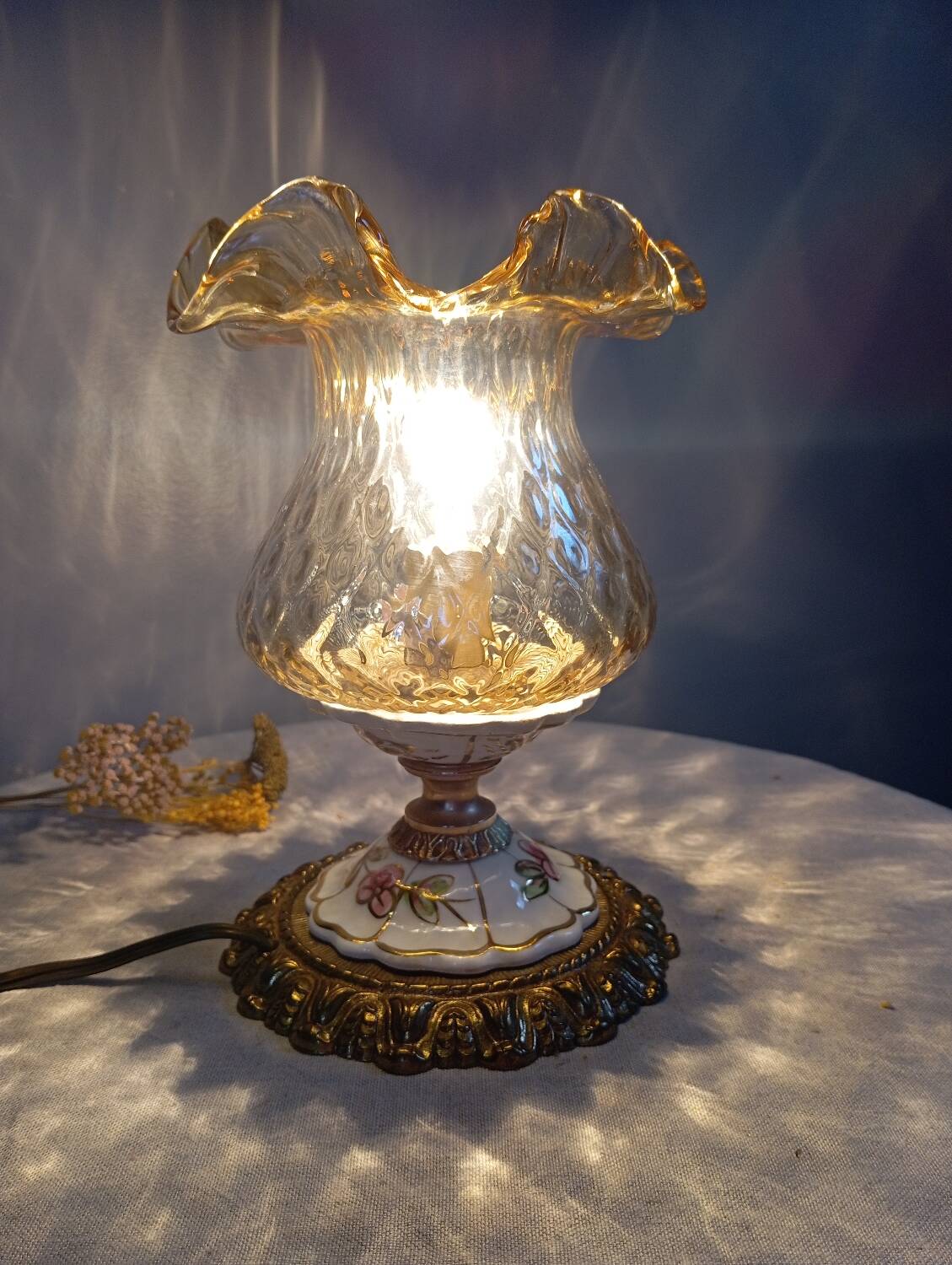 Baroque inspired table lamp, bronze, ceramic flowers and glass globe