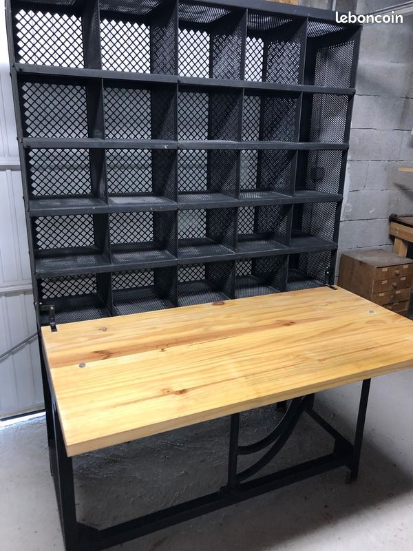 Postal sorting office