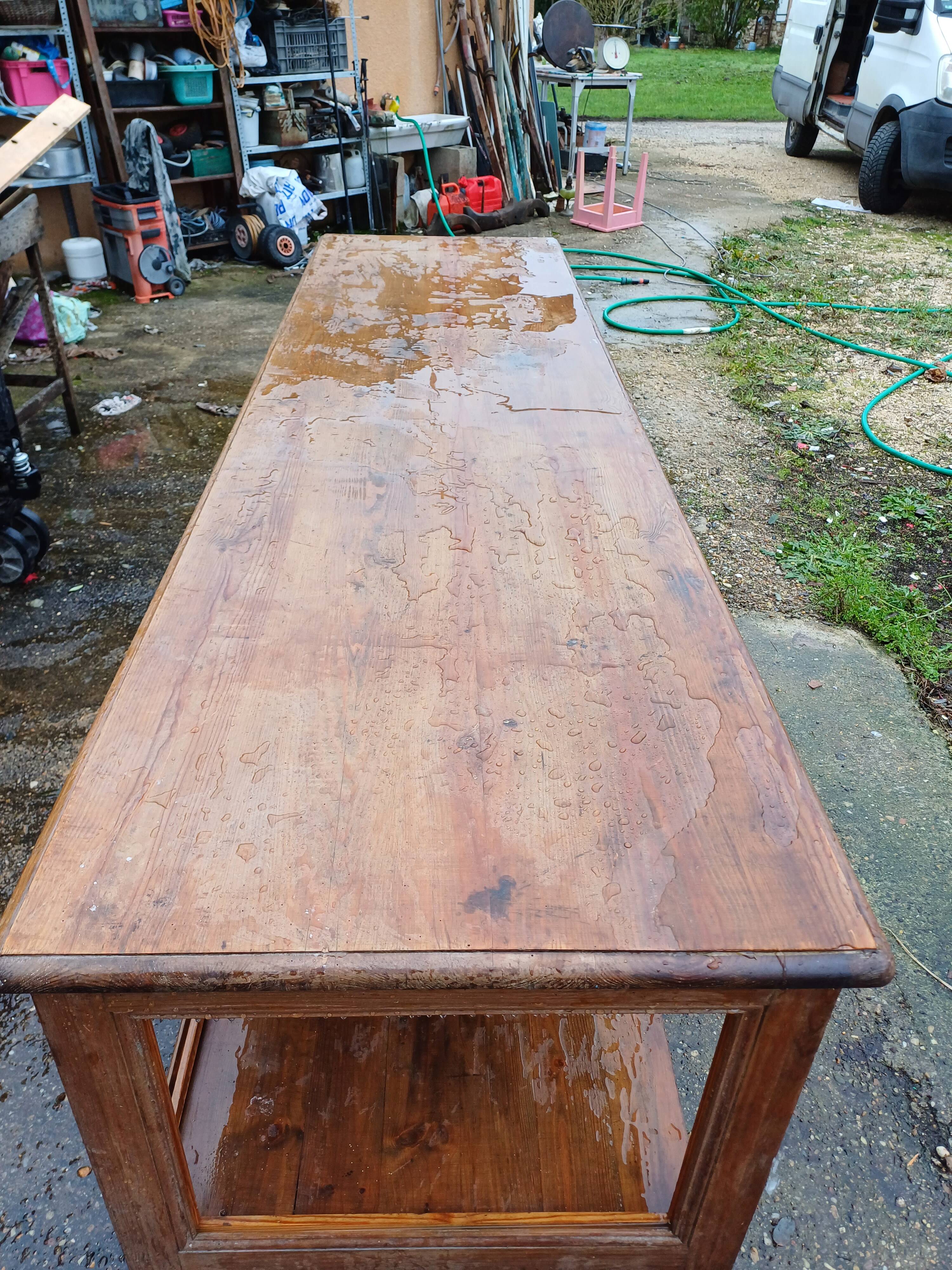 Table de drapier en pin , 2 tiroirs .
