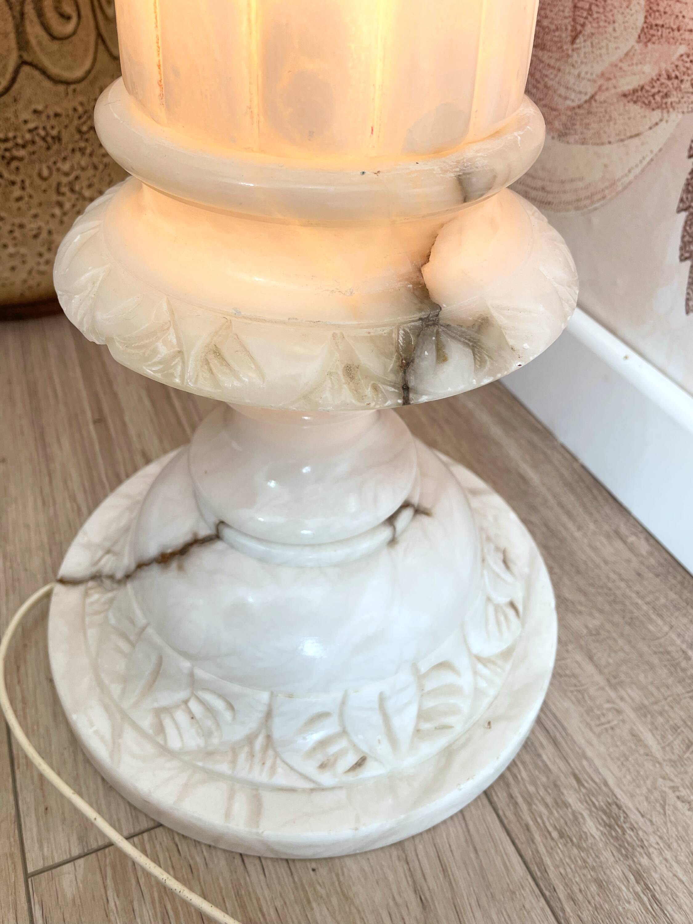 Lampe colonne en albâtre sculpté - années 1960/1970