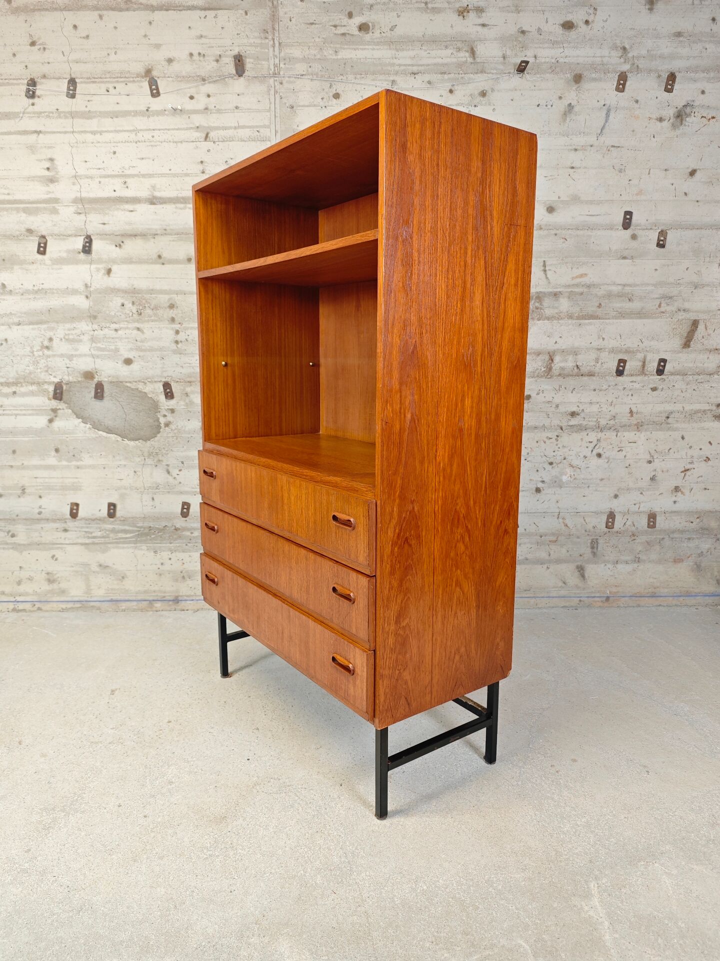 Vintage library