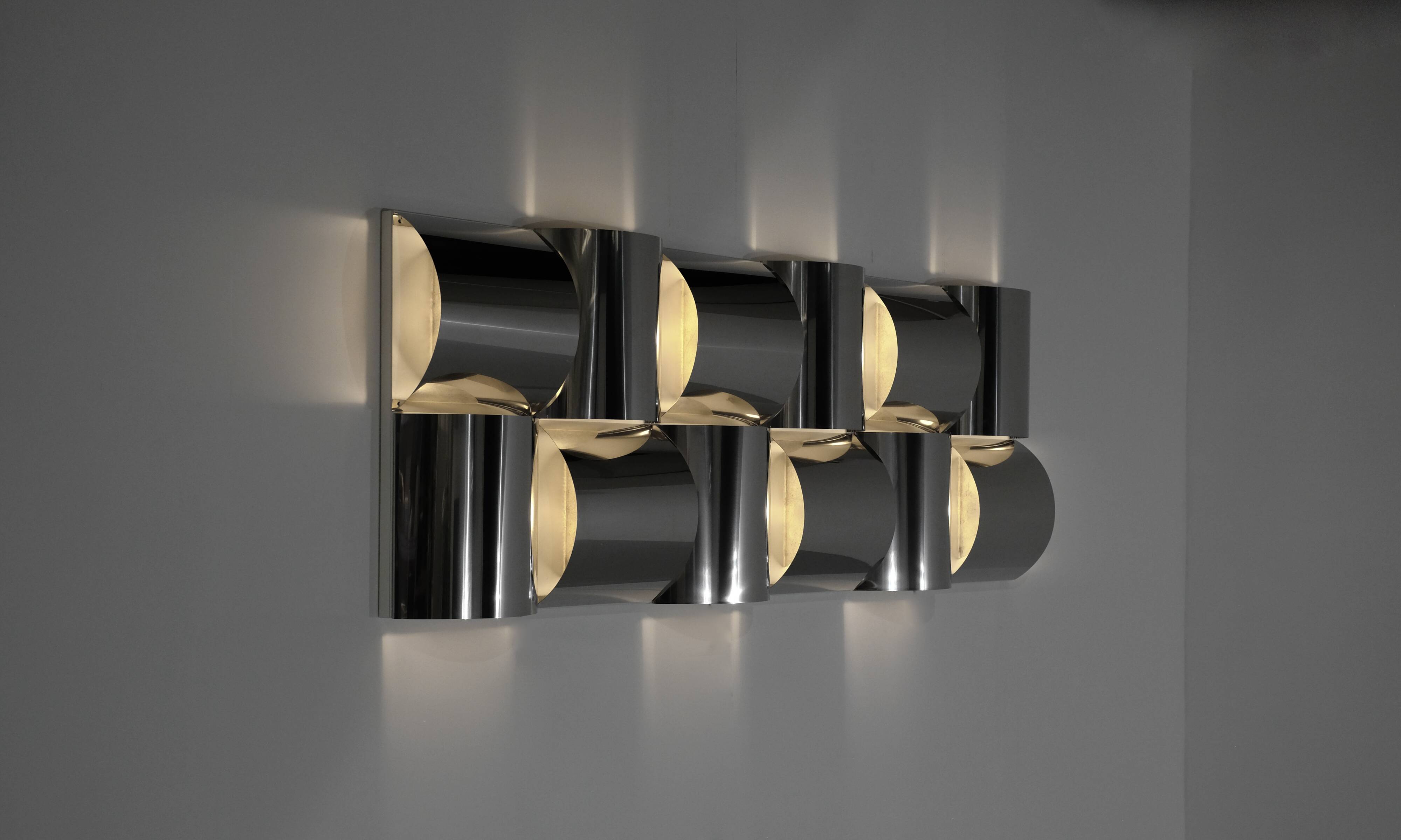Contemporary wall light in stainless steel and metal.