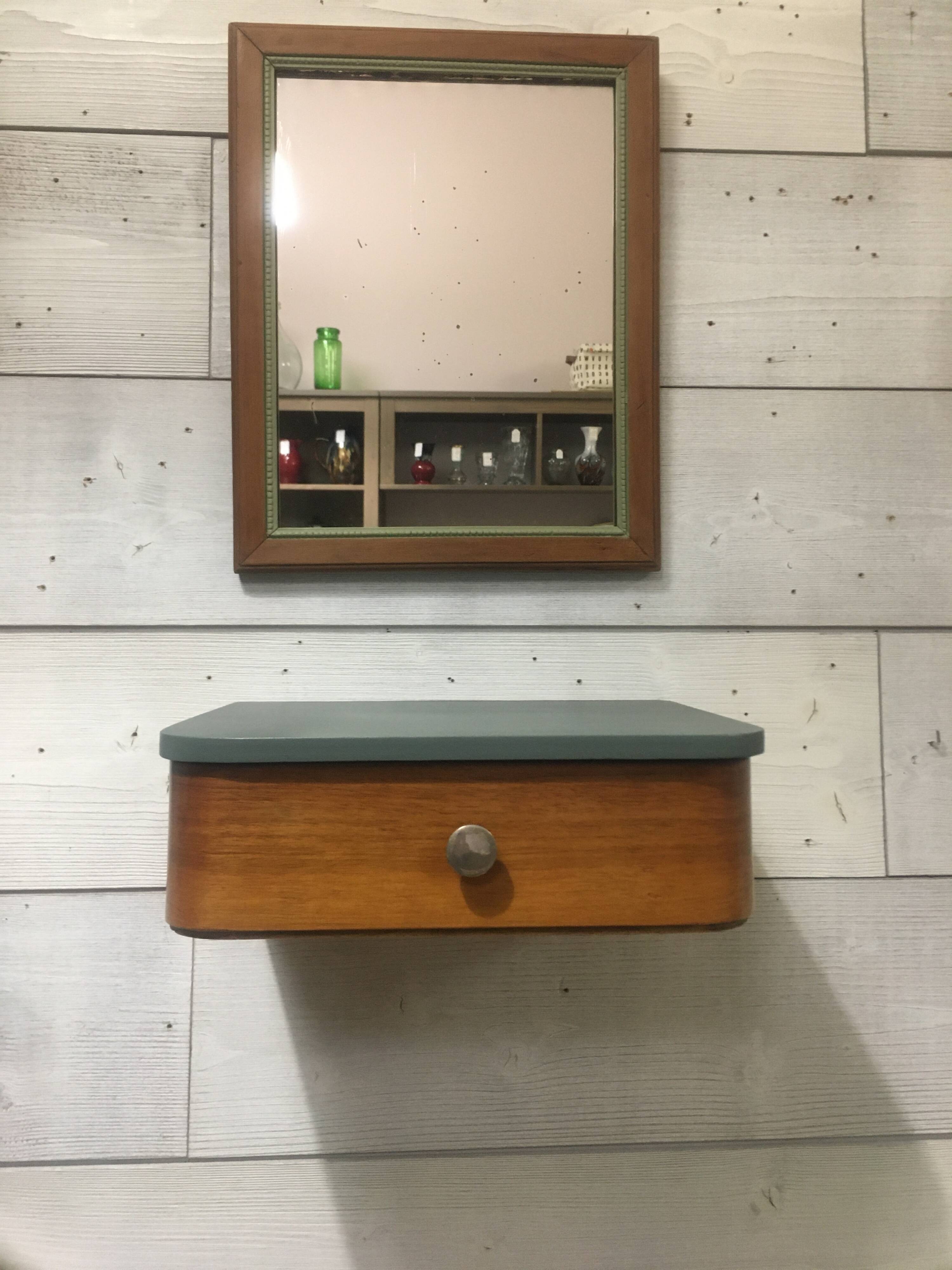 Hanging bedside drawer