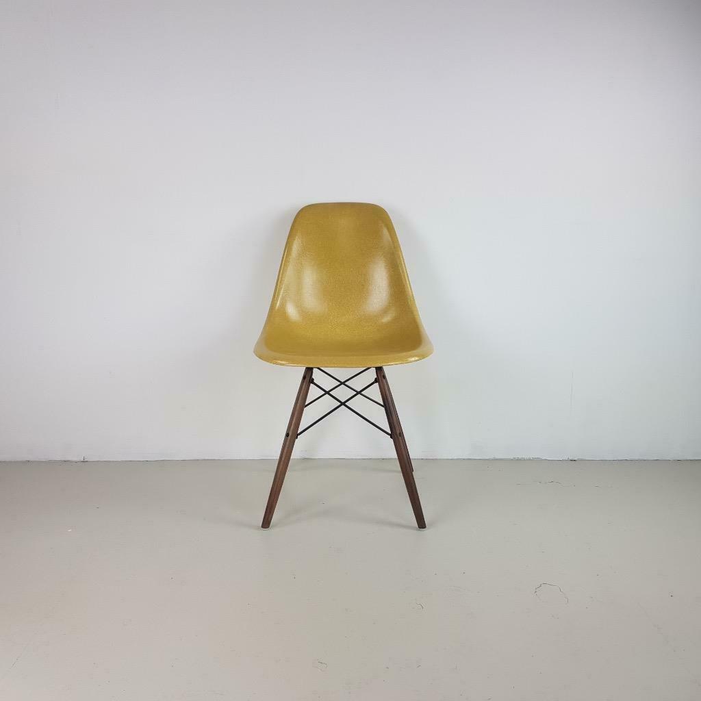 DSW chair by Charles & Ray Eames for Herman Miller 50/60