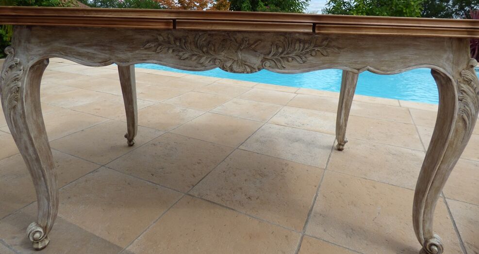 Extendable walnut table Louis XV style – Totally restored