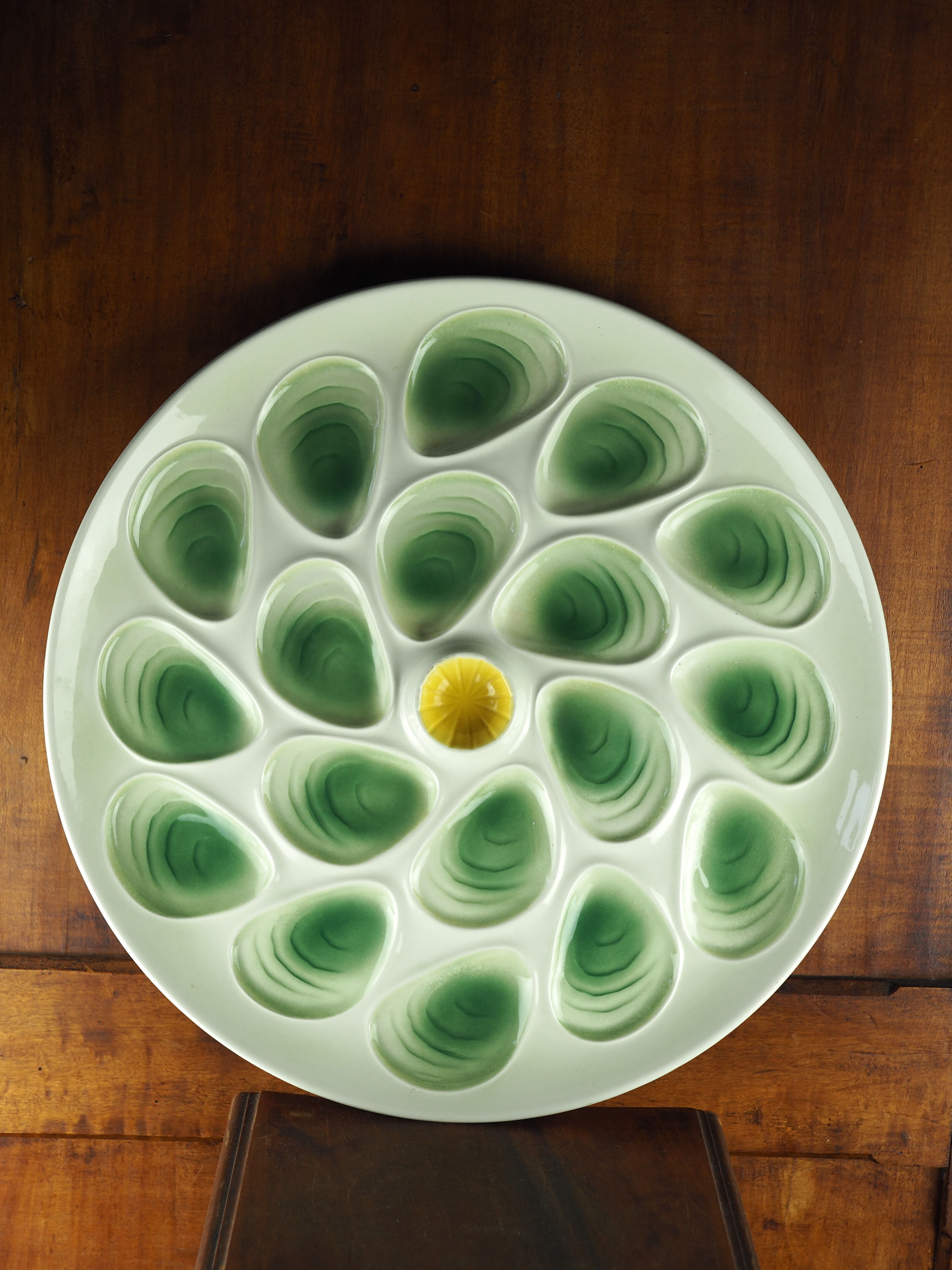 Large oyster dish in pastel colors - Saline earthenware - 70s