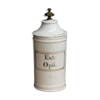 Paris porcelain pharmacy pot
