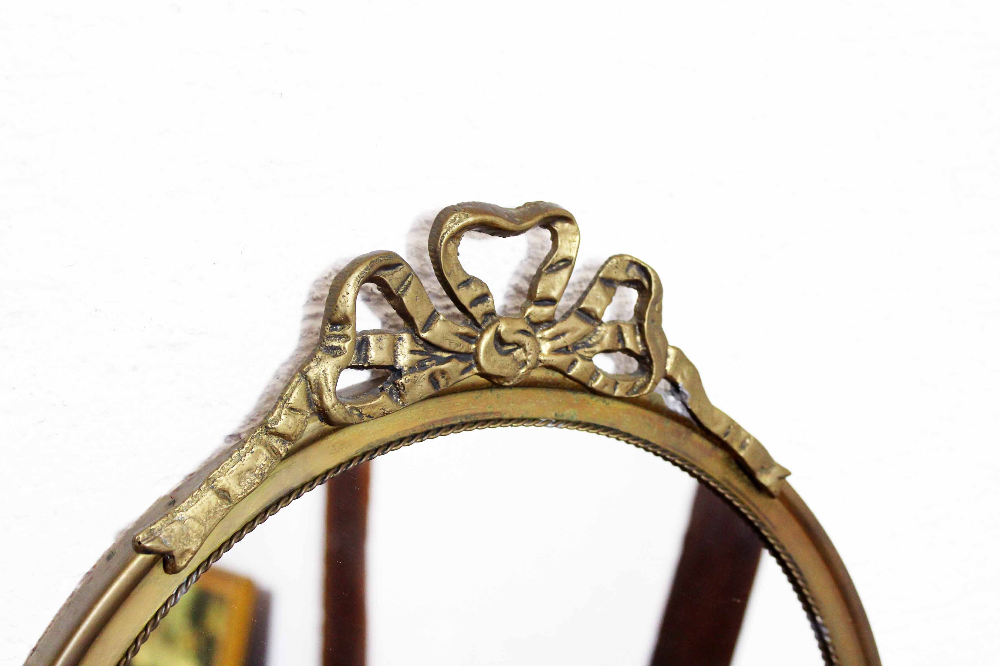 Round mirror, brass frame with décor 37x37cm
