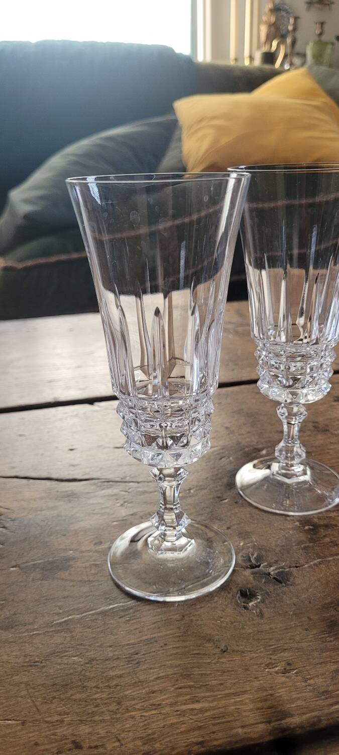 6 crystal flutes