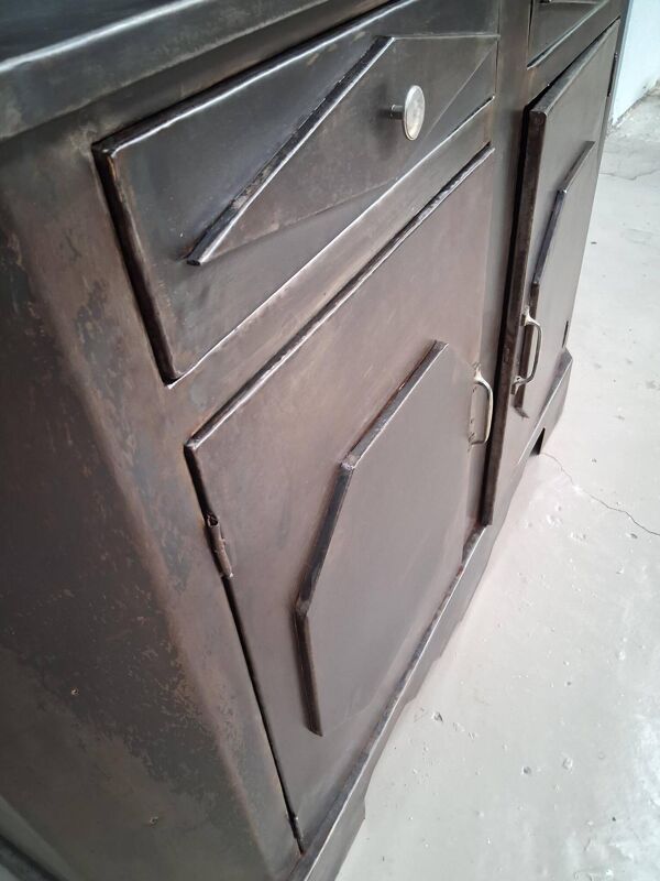 Meuble de métier métallique