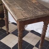 Table with turned legs