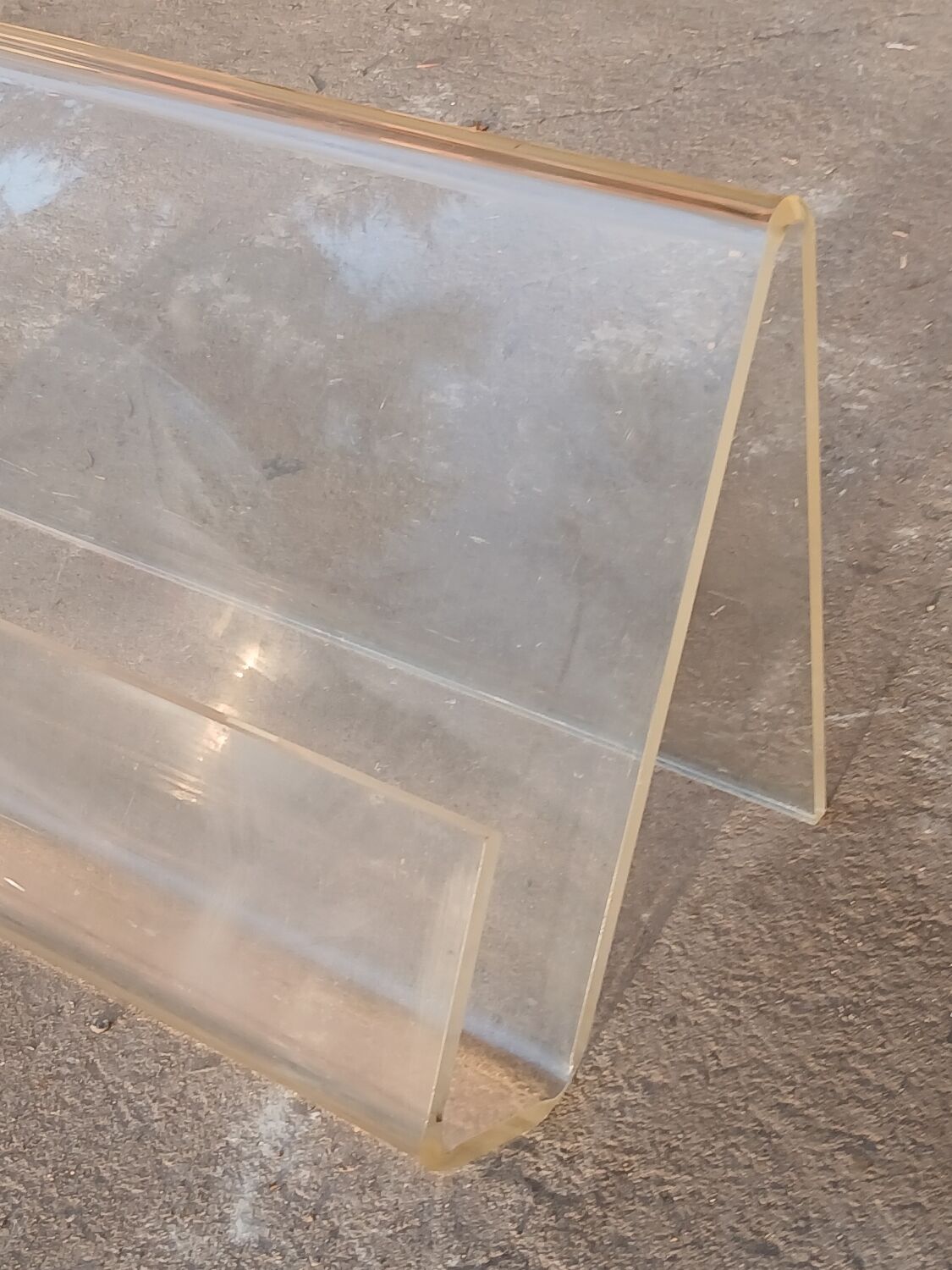 Acrylic magazine holder