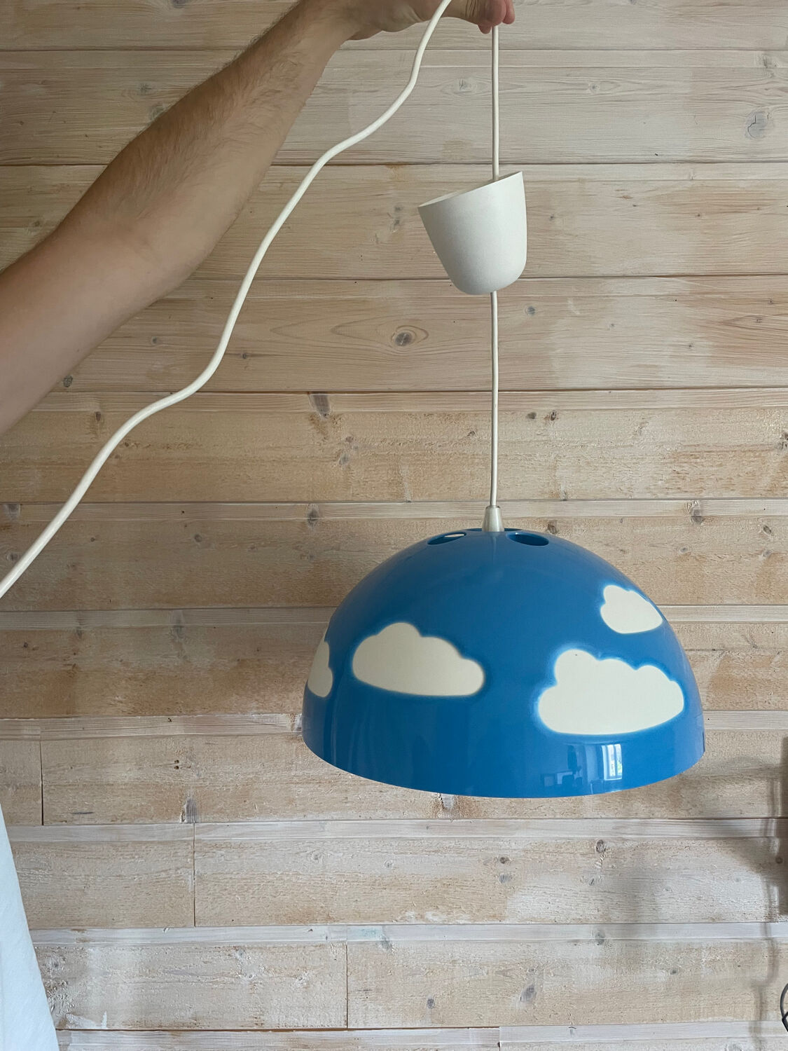 Suspension nuage bleu Ikea modèle Skojig