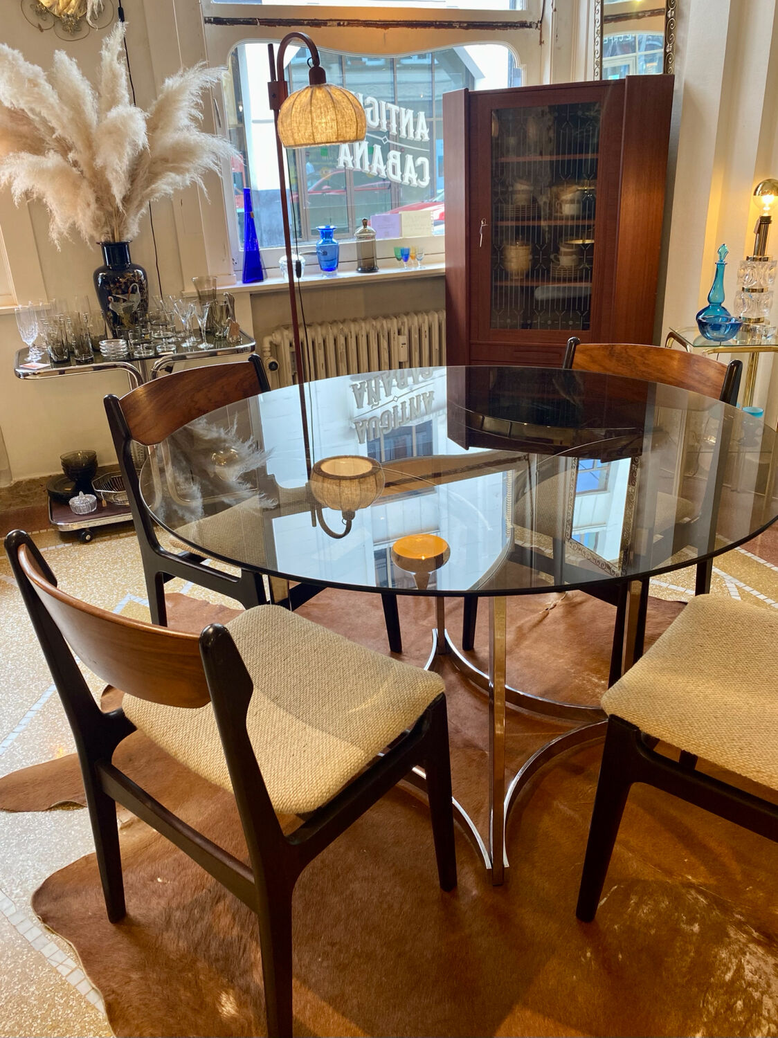 Round glass table, 1970