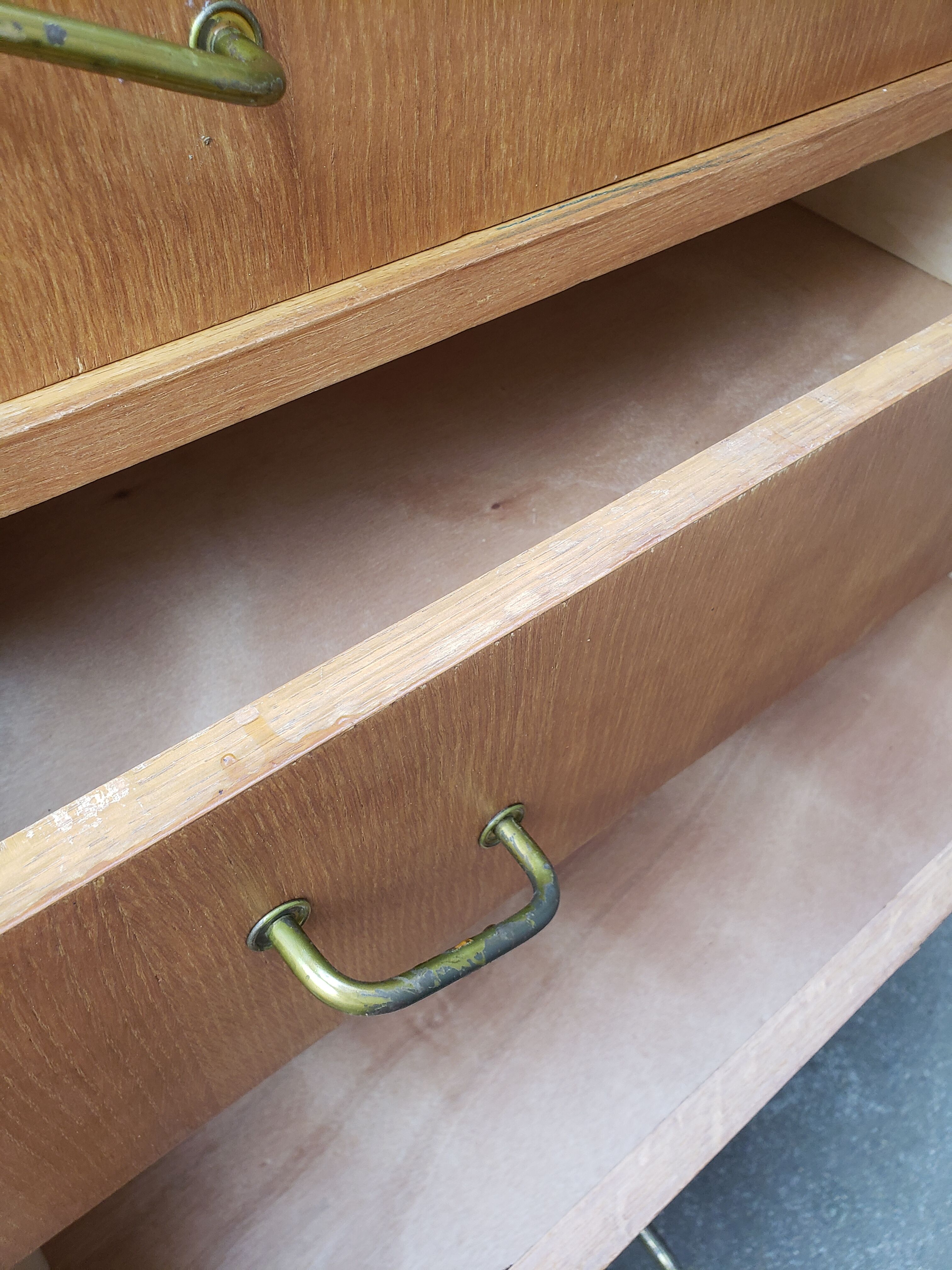 Commode vintage pied compas