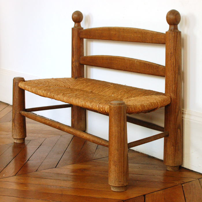 Banc ancien en bois brut enfant