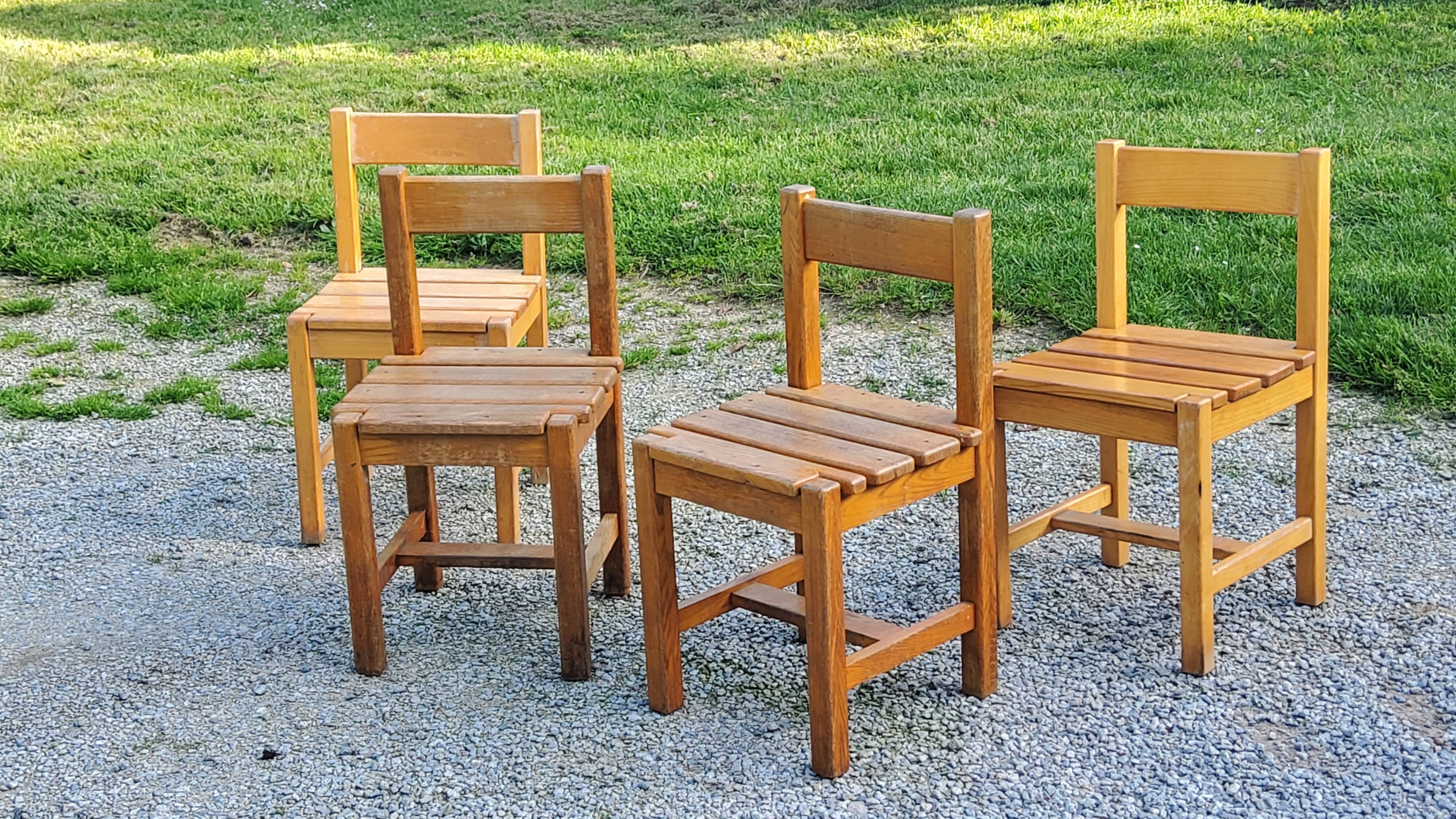 Set de 4 chaises des années 70 brutalistes en chêne