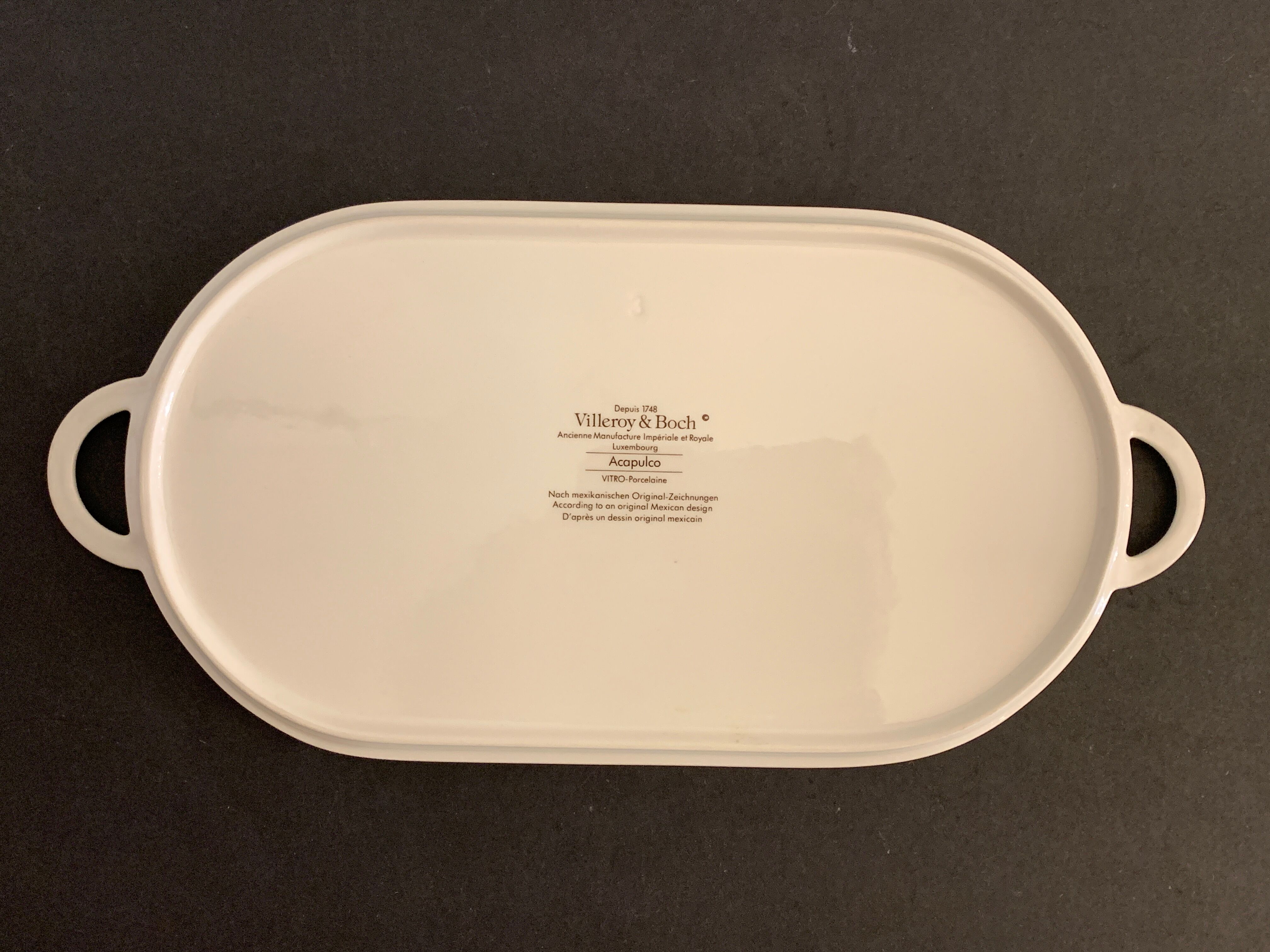 Porcelain vitro plate, Acapulco model by Villeroy and Boch, 34 x 16 cm