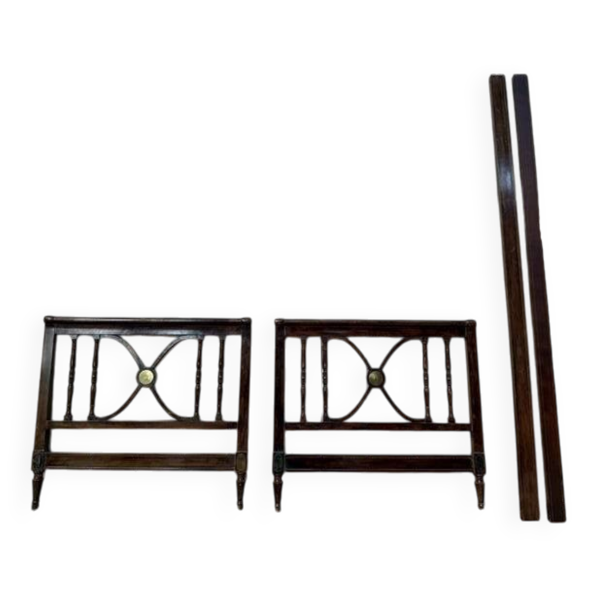 Lit d'enfant anglais en bois foncé et plaque de laiton