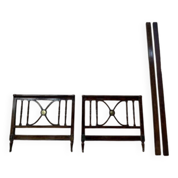 Lit d'enfant anglais en bois foncé et plaque de laiton